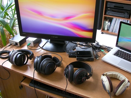 beyerdynamic DT 990 PRO, 250 Ohm, Open Back, Over Ear, Wired Studio Headphones with Velour Ear Pads customer photo 2