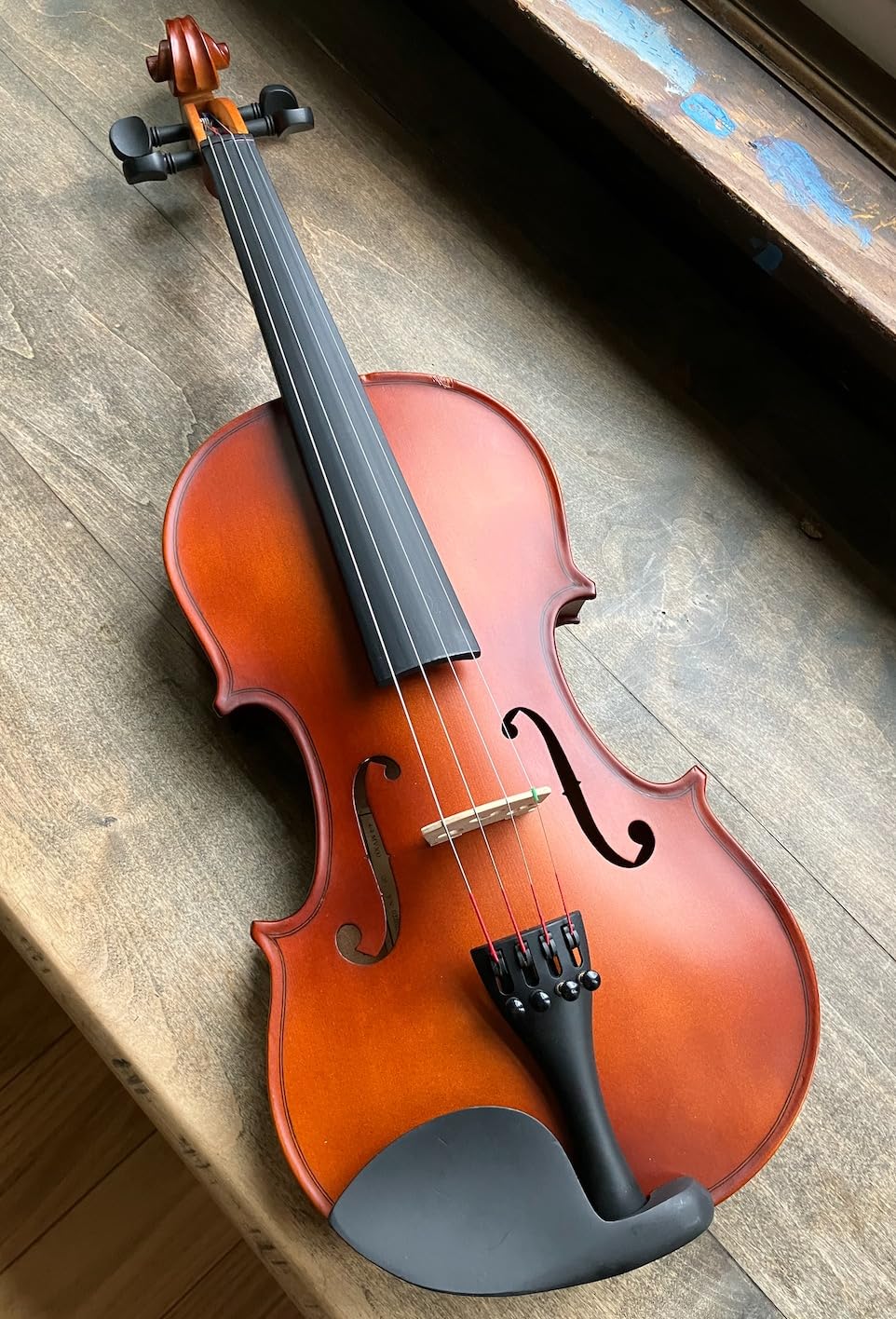 Mendini by Cecilio Violin 4/4 Full Size Kit For Beginners - Hand Carved Acoustic Violins Set - Fiddle Solid Wood Kit with Hard Case, Bow, Rosin, Shoulder Rest, Bridge and Extra Strings customer photo 1