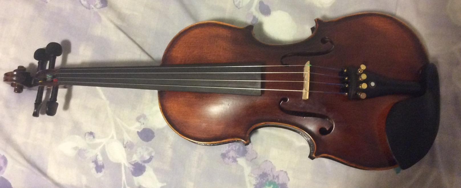 Mendini By Cecilio 1/2 Violin Set For Beginners, Black Solid Wood - Acoustic Violins Set with Hard Case, Tuner, Shoulder Rest, 2 Bows, Rosin, Bridge & Strings (Flamed) customer photo 1