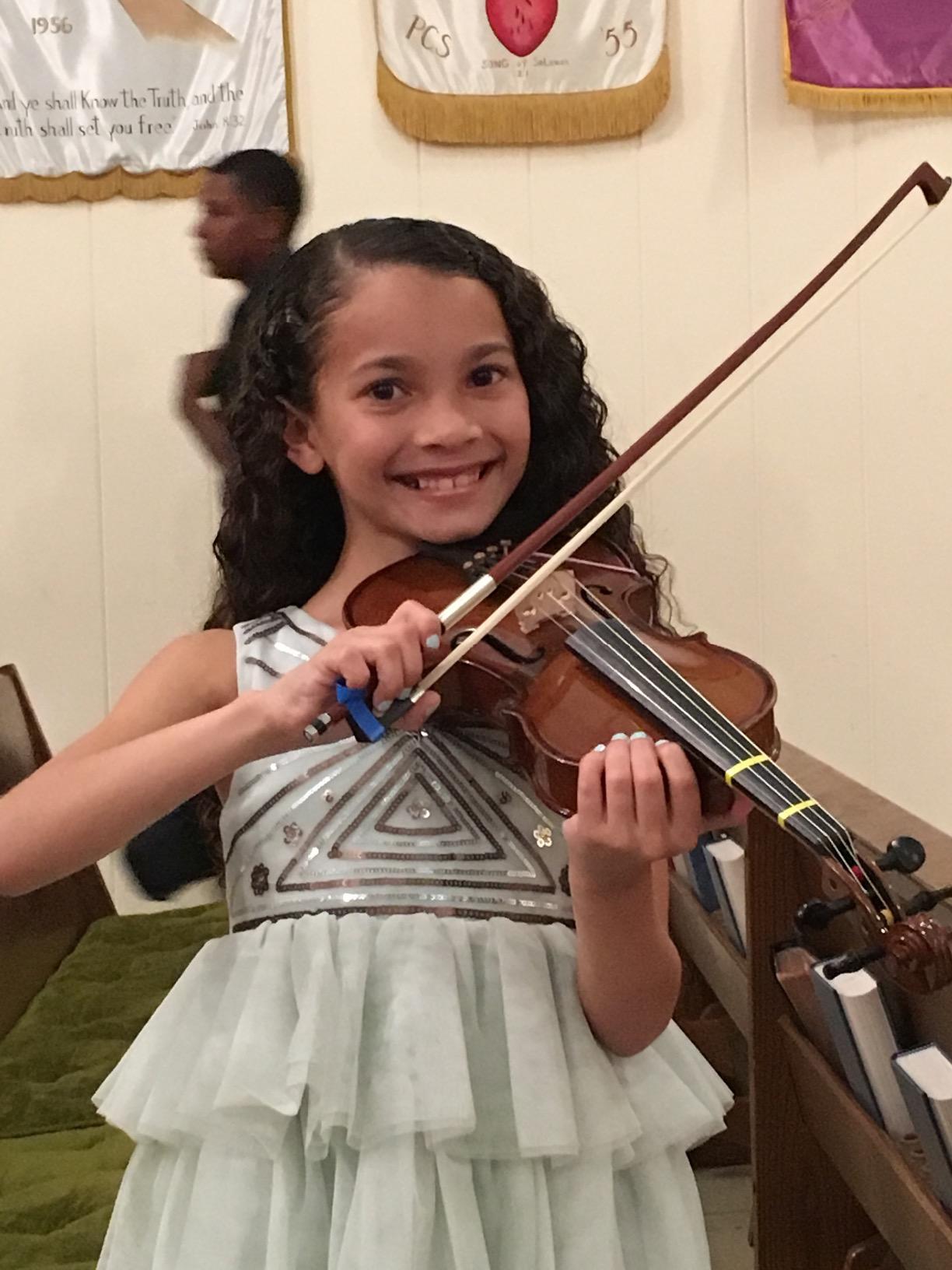Cremona SV-130 Premier Novice Violin Outfit - 4/4 Full Size, Traditional Brown, Hand-Carved Spruce & Maple, Ebony Fittings, Prelude Strings customer photo 1
