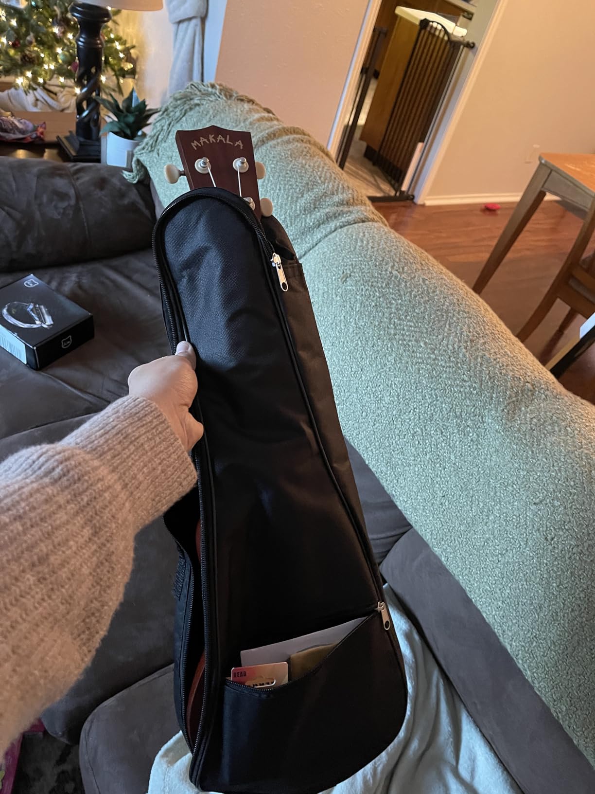 Kala MK-C Makala Concert Ukulele Bundle with Gig Bag, Tuner, Strap, Aquila Strings, Online Lessons, Austin Bazaar Instructional DVD, and Polishing Cloth customer photo 2
