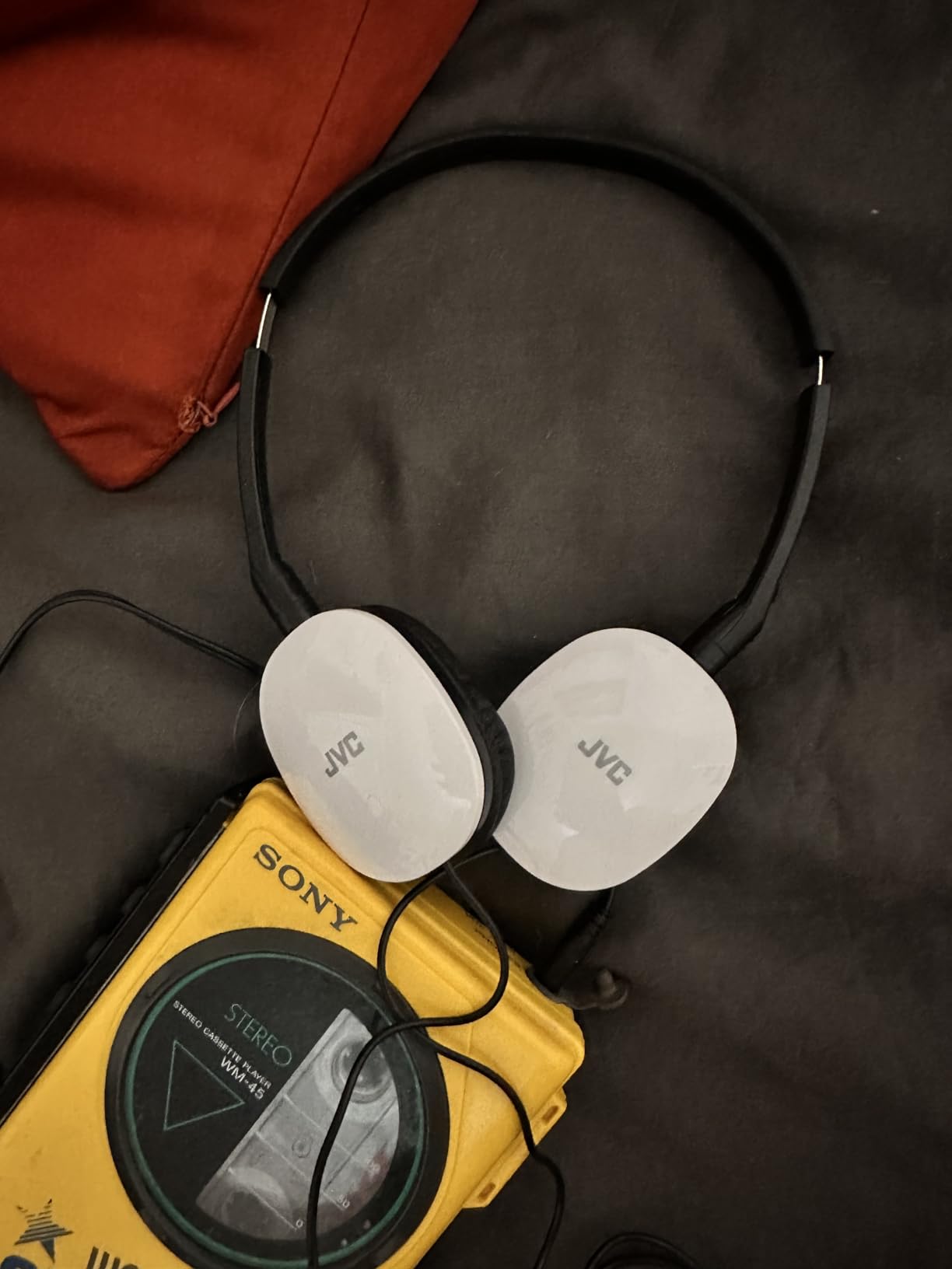 JVC Flats On-Ear Wired Headphones - Flat Foldable Design - 30mm Driver for Powerful Sound - Soft Ear-Pads for Comfort - Steel Headband - Lightweight & Portable - PC/Laptop/Gaming - 3.5mm Slim Plug customer photo 2