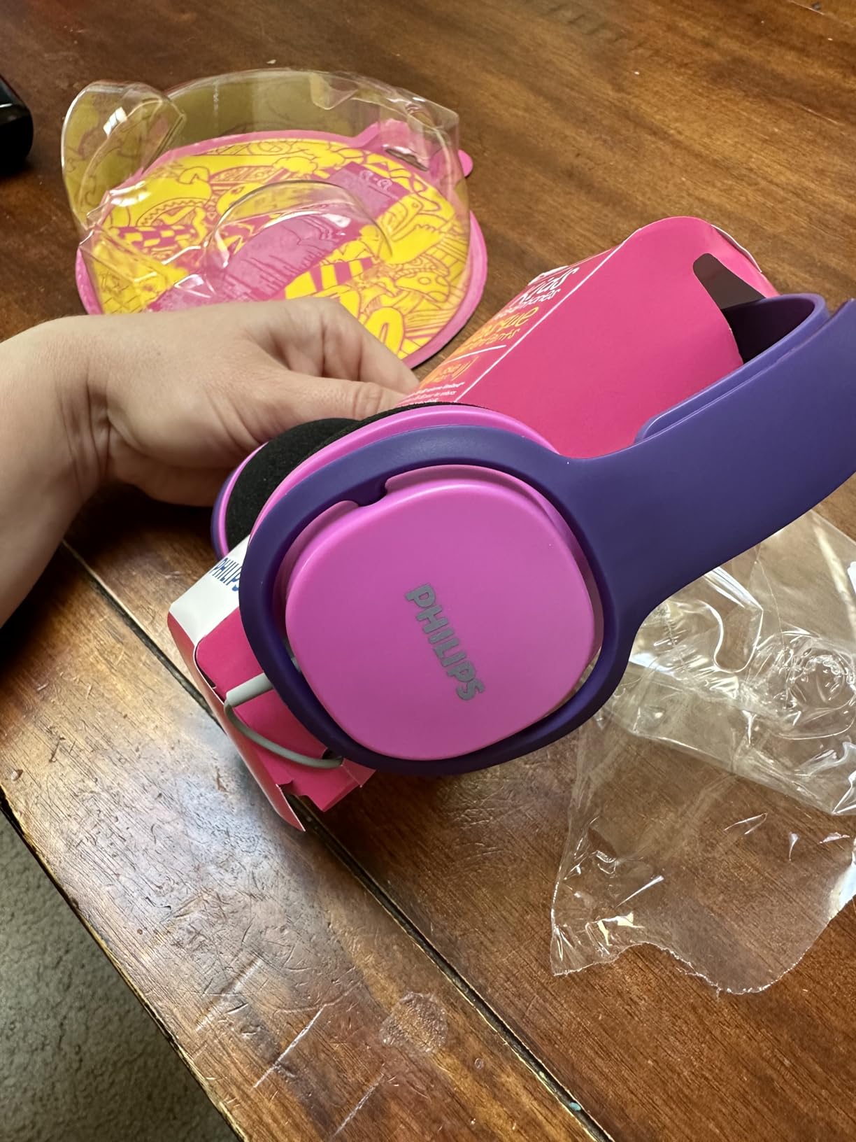 PHILIPS Kids Headphones with Cord, On-Ear Wired Headphones for Kids with Comfortable Fit & Clear Stereo Sound, 85dB Volume Limiter customer photo 2