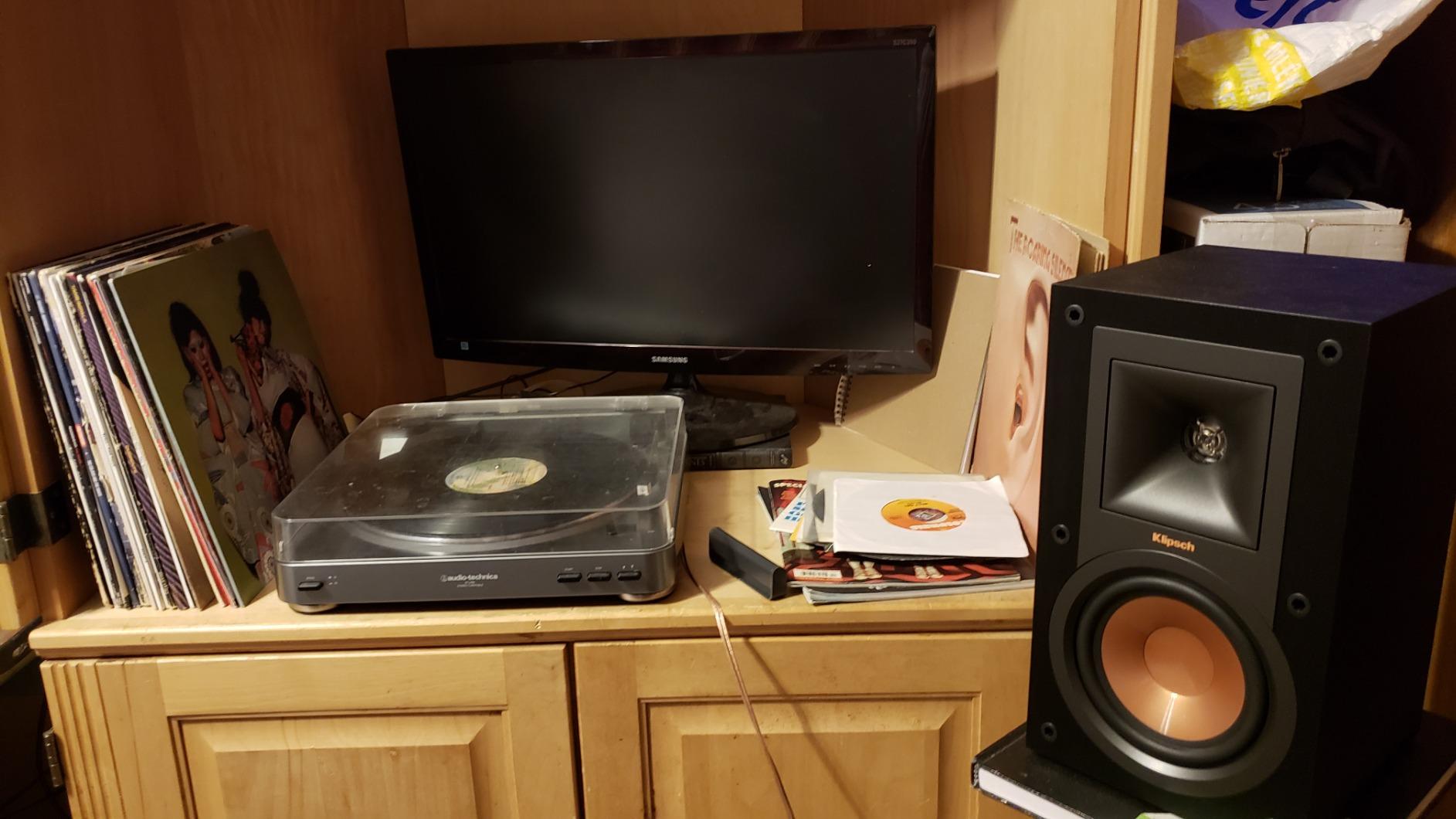Klipsch R-15M Bookshelf Speaker (Pair) customer photo 2