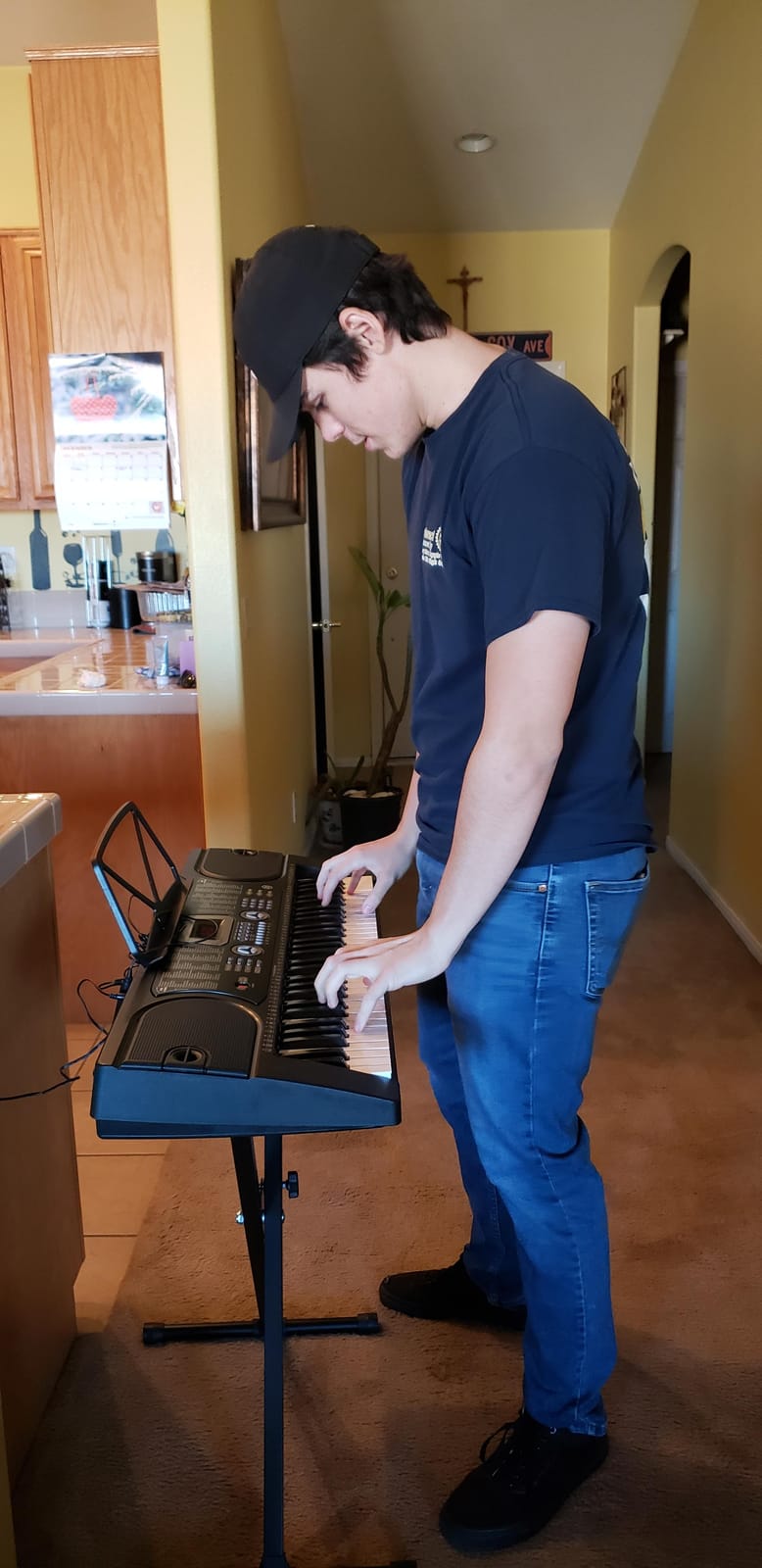 Hamzer 61 Key Beginner Electronic Keyboard Piano with Built-In Speakers customer photo 2