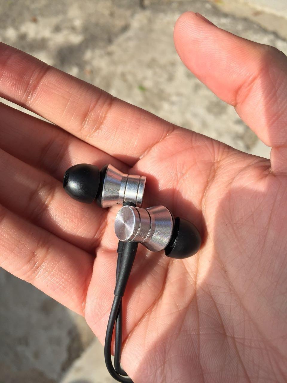 1MORE E1009-SV Piston Fit in-Ear Earphones Fashion Durable Headphones with 4 Color Options, Noise Isolation, Pure Sound, Phone Control with Mic for Smartphones/PC/Tablet, Silver customer photo 1