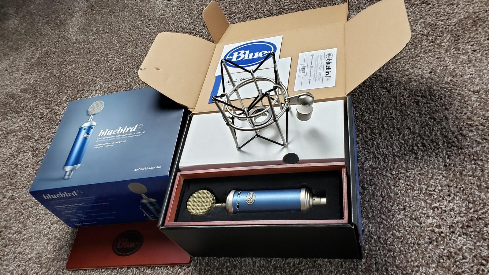 Blue Bluebird SL XLR Cardioid Condenser Microphone for Pro Recording, Streaming, Podcasting, Gaming, Mic with Large Diaphragm, Shockmount, Modern Crystal-Clear Sound, Protective Case - Blue customer photo 1