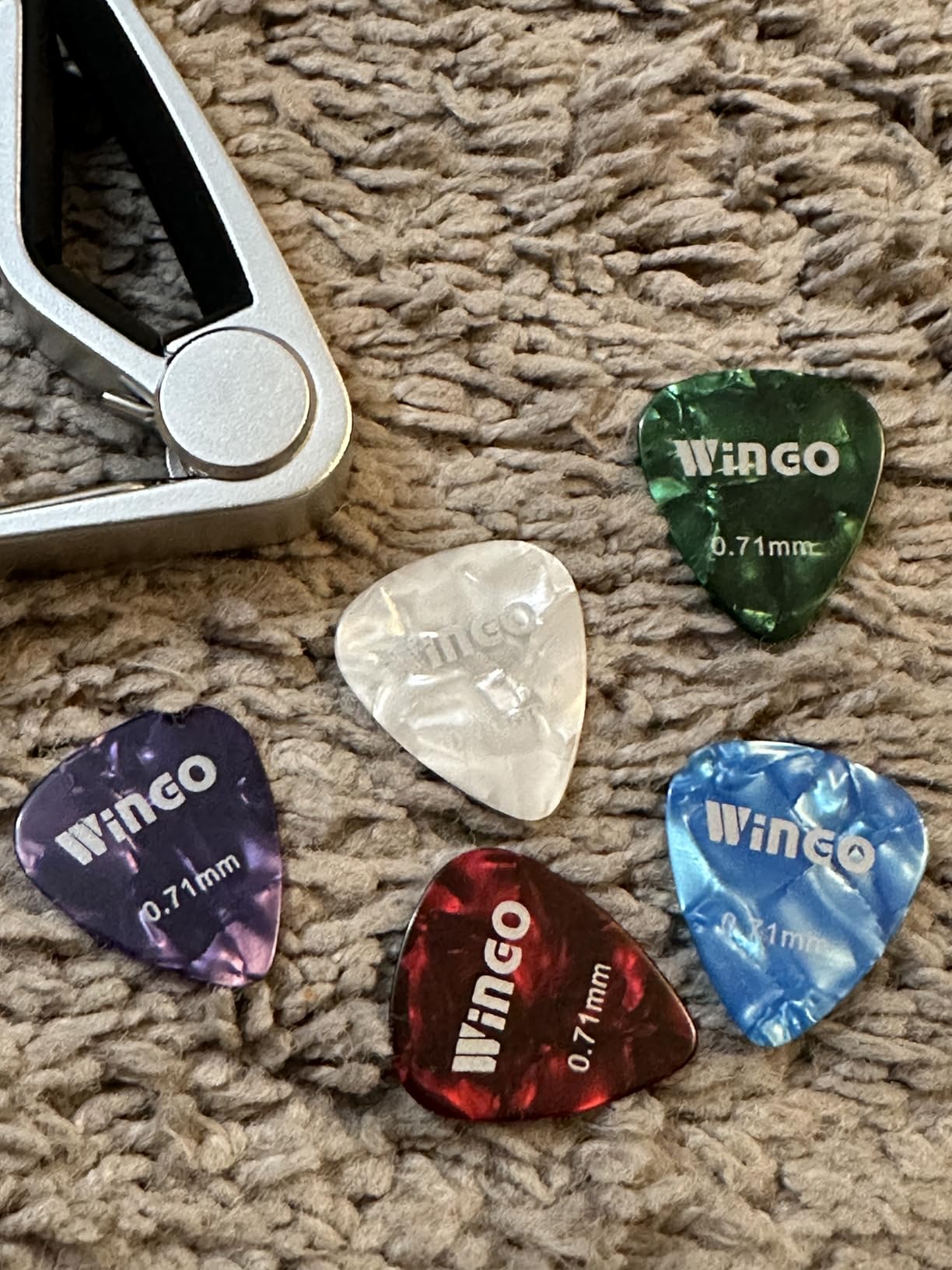 WINGO Guitar Capo for Acoustic Electric Guitars-Rosewood Color with 5 Picks customer photo 1