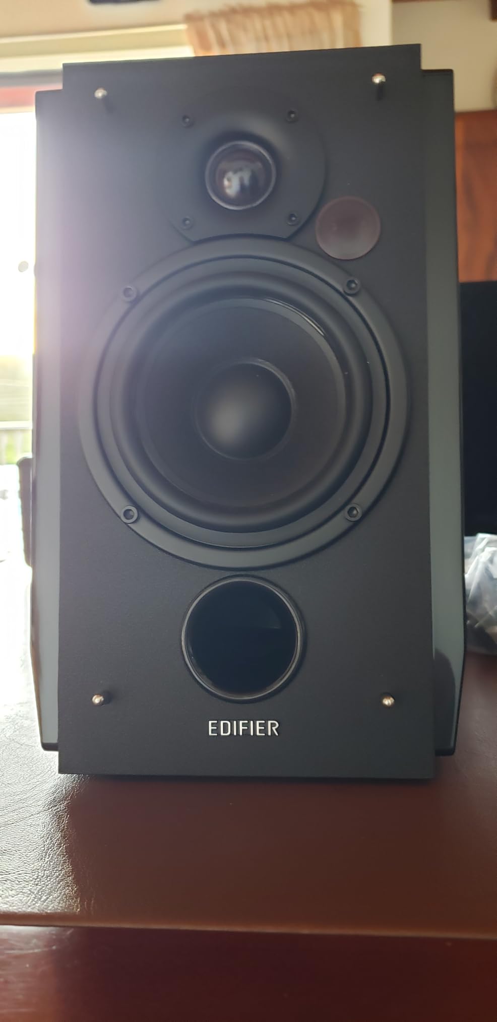 Edifier R1850DB Active Bookshelf Speakers with Bluetooth and Optical Input - 2.0 Studio Monitor Speaker - Built-in Amplifier with Subwoofer Line Out customer photo 2