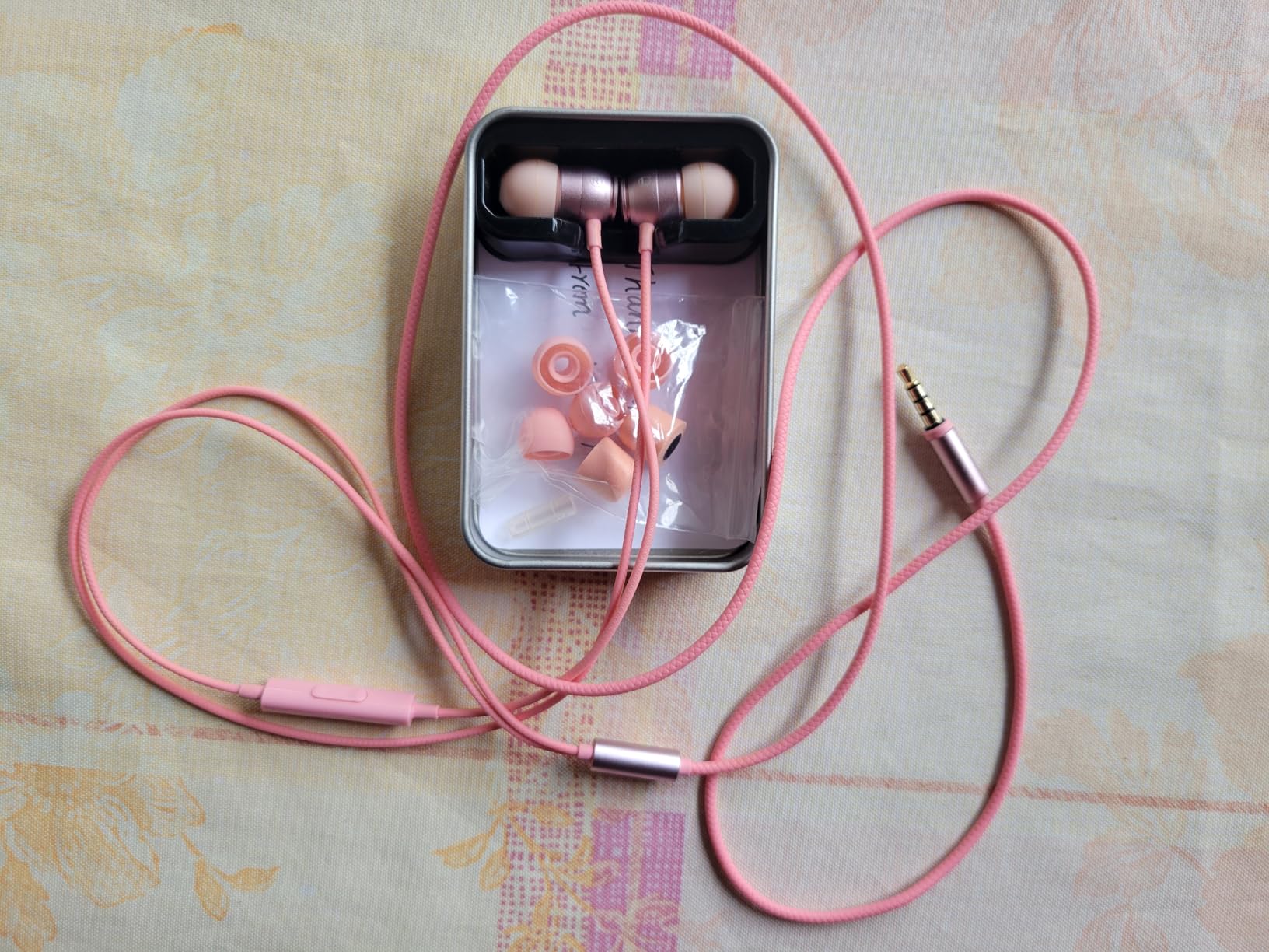 Ludos Clamor Wired Earbuds in-Ear Headphones, 5 Years Warranty, Earphones with Microphone, Noise Isolating Ear Buds for School, Kids, Women, Small Ear customer photo 2