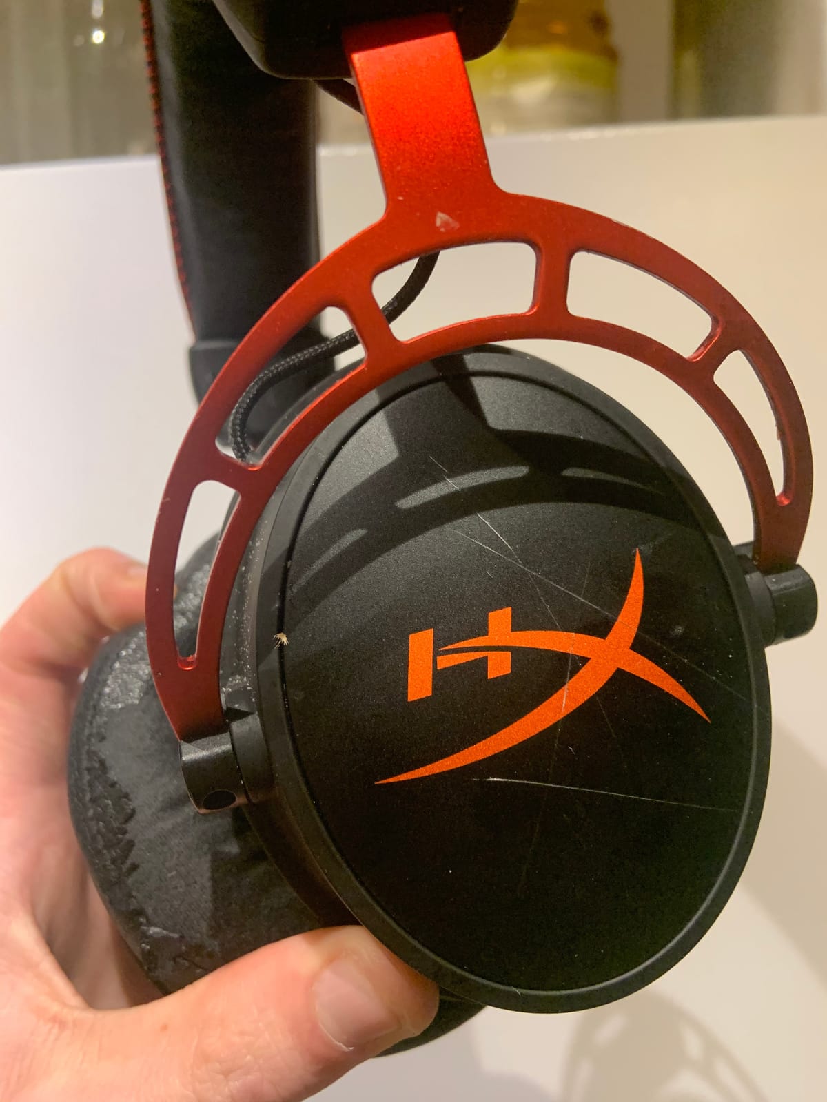 HyperX Cloud Alpha - Gaming Headset, Dual Chamber Drivers, Legendary Comfort, Aluminum Frame, Detachable Microphone, Works on PC, PS4, PS5, Xbox One, Xbox Series X|S, Nintendo Switch and Mobile – Red customer photo 1