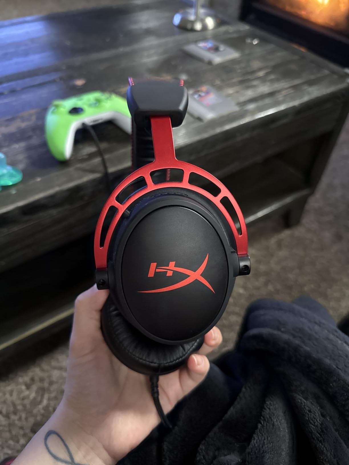 HyperX Cloud Alpha - Gaming Headset, Dual Chamber Drivers, Legendary Comfort, Aluminum Frame, Detachable Microphone, Works on PC, PS4, PS5, Xbox One, Xbox Series X|S, Nintendo Switch and Mobile – Red customer photo 2