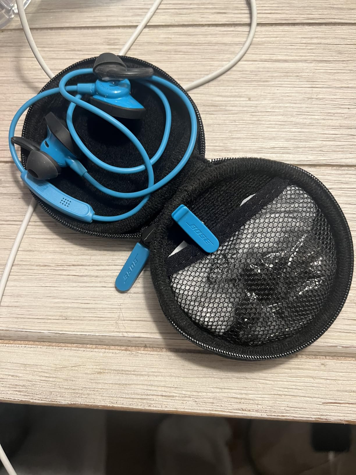 Bose SoundSport, Wireless Earbuds, (Sweatproof Bluetooth Headphones for Running and Sports), Black (Renewed) customer photo 1