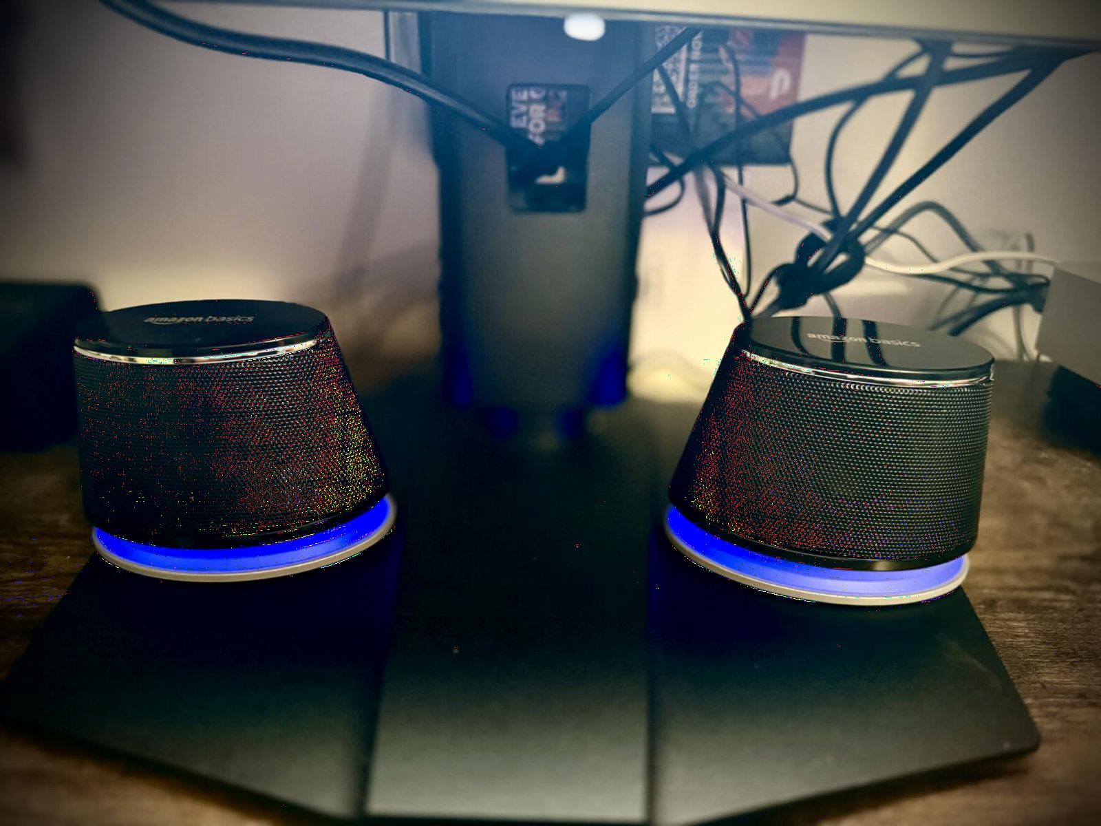 Amazon Basics Stereo 2.0 Speakers for PC or Laptop with Volume Control, 3.5mm Aux Input, USB-Powered, 1 Pair, Black customer photo 2