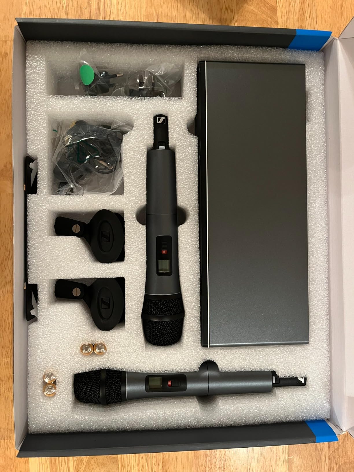 Sennheiser XSW 1-835 Dual Channel Wireless Microphone System,Black customer photo 2