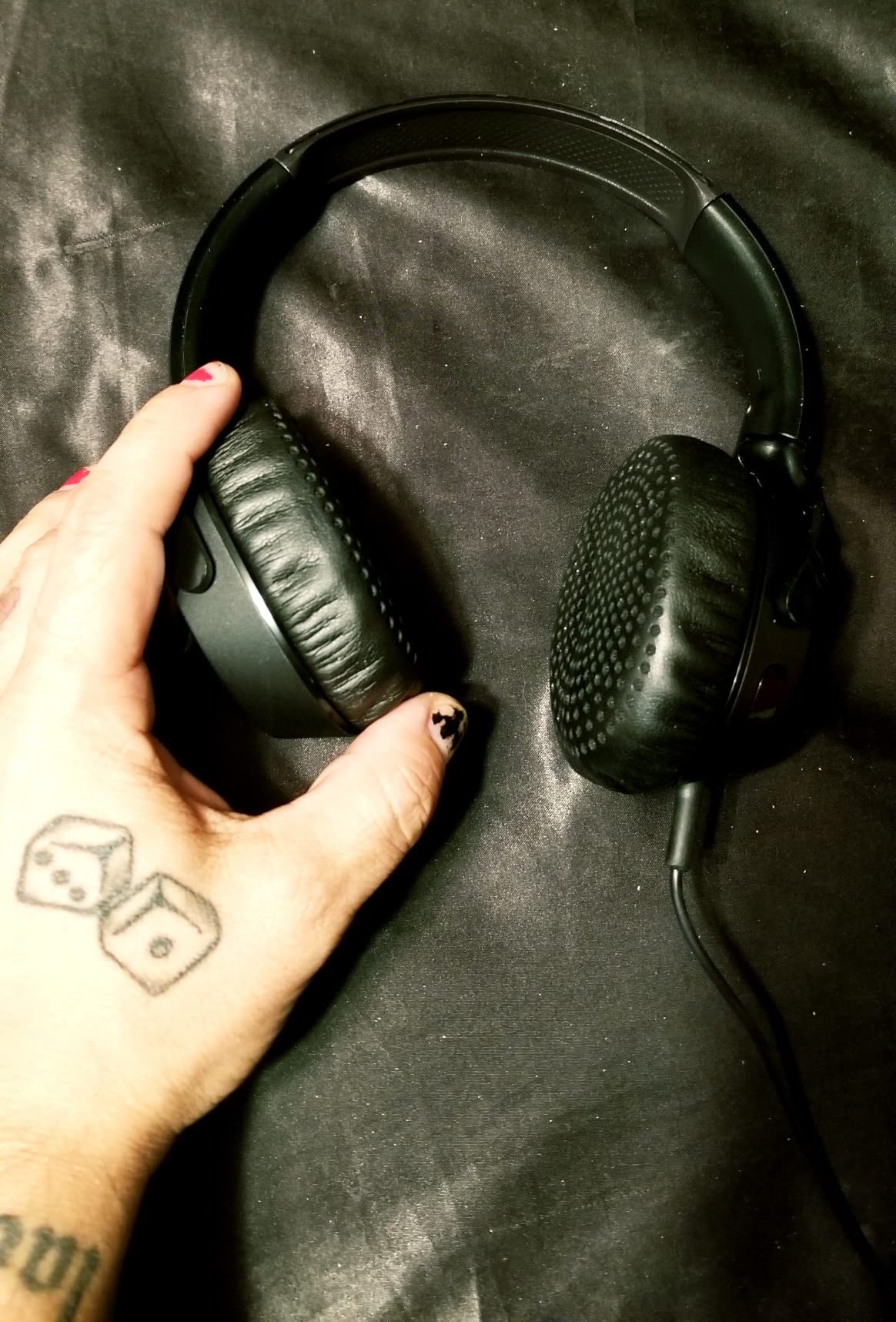 Skullcandy Riff On-Ear Wired Headphones with 3.5mm AUX Plug - Black | Travel Ready with 3.5mm Wired Connection, Built-In Microphone, Foldable Lightweight Comfortable Design, Durable Headband customer photo 1