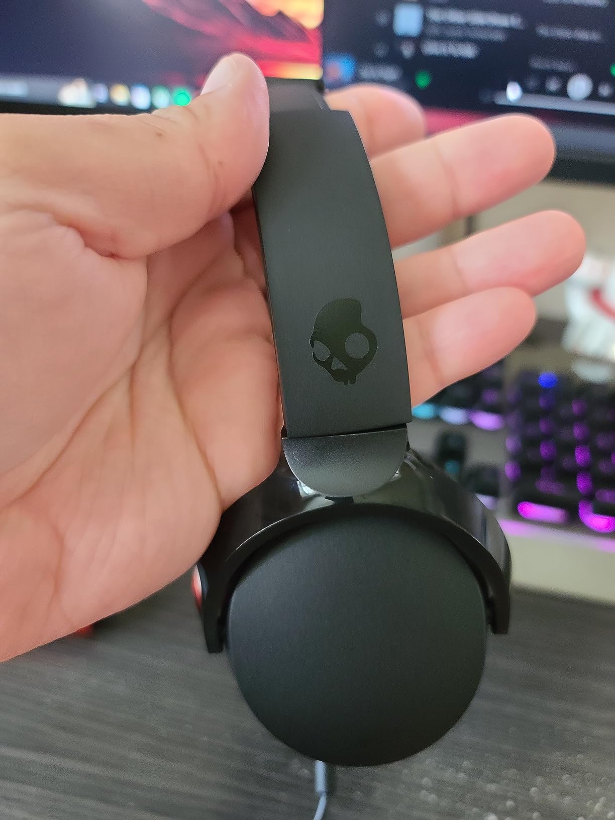 Skullcandy Riff On-Ear Wired Headphones with 3.5mm AUX Plug - Black | Travel Ready with 3.5mm Wired Connection, Built-In Microphone, Foldable Lightweight Comfortable Design, Durable Headband customer photo 2
