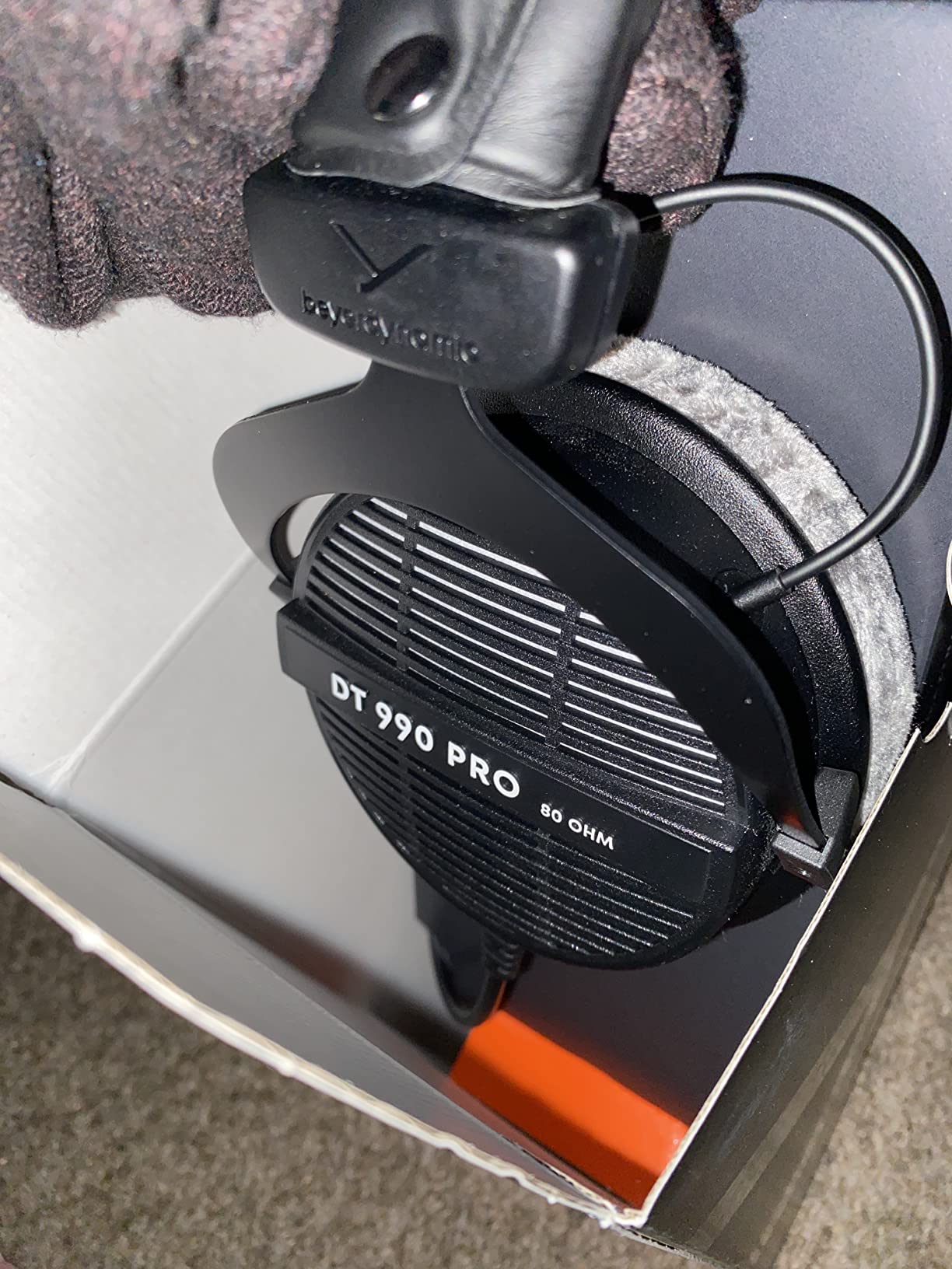 beyerdynamic DT 990 PRO Studio Headphones (80 Ohm, Black) | Open Back, Over Ear, Wired Professional Audiophile, Gaming, Podcast, Mixing, Limited Edition Black Velour Ear Pads customer photo 2