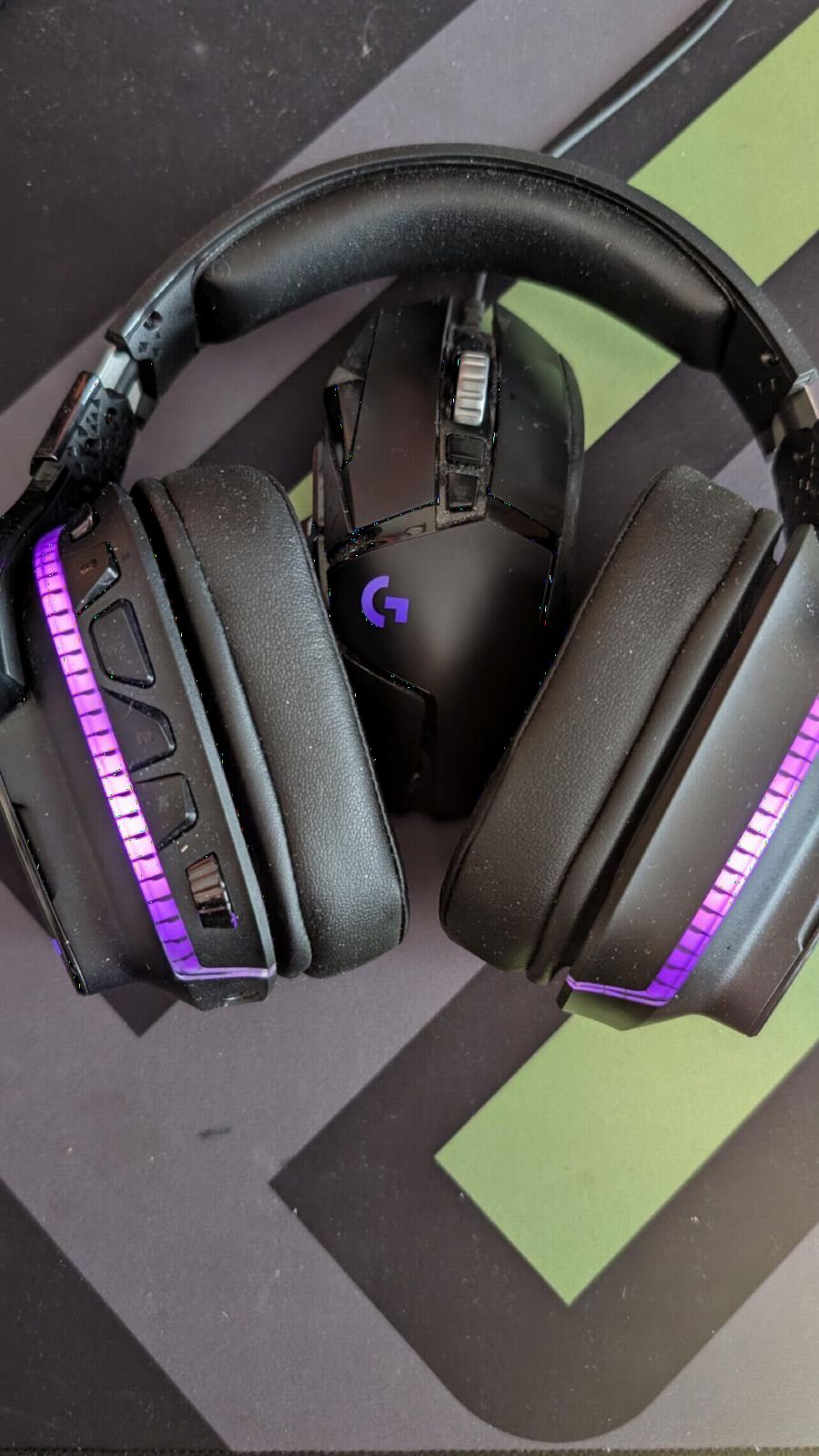 Logitech G935 LIGHTSYNC RGB Wireless Gaming Headset - Black/Blue customer photo 2