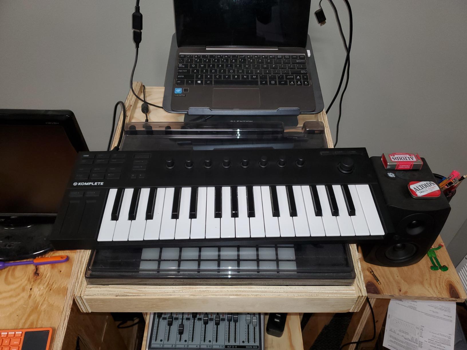 Native Instruments Komplete Kontrol M32 Controller Keyboard (26154) customer photo 2