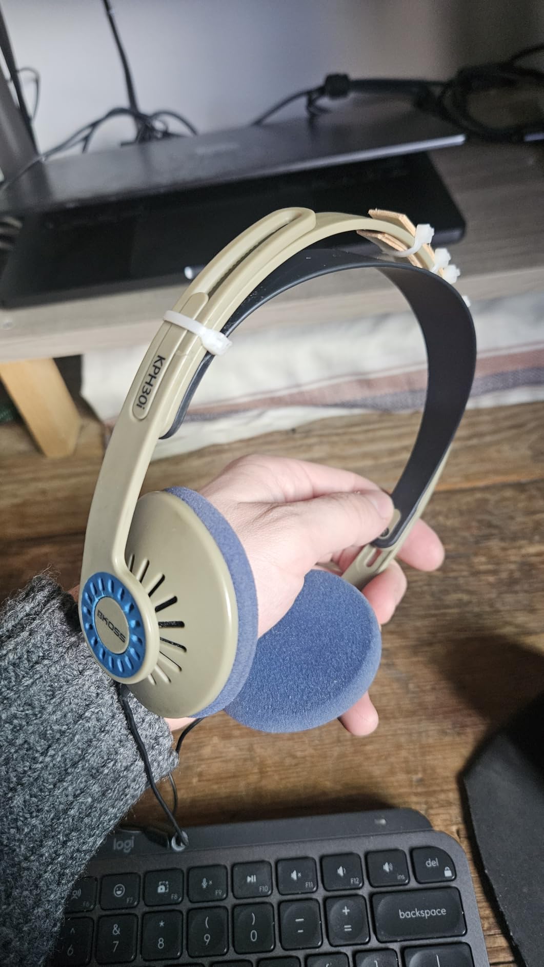 Koss KPH30i Retro Style On-Ear Headphones, Rhythm Beige, Microphone, Wired | In-Line Microphone and Touch Remote Control, D-Profile Design, 3.5mm Jack customer photo 1