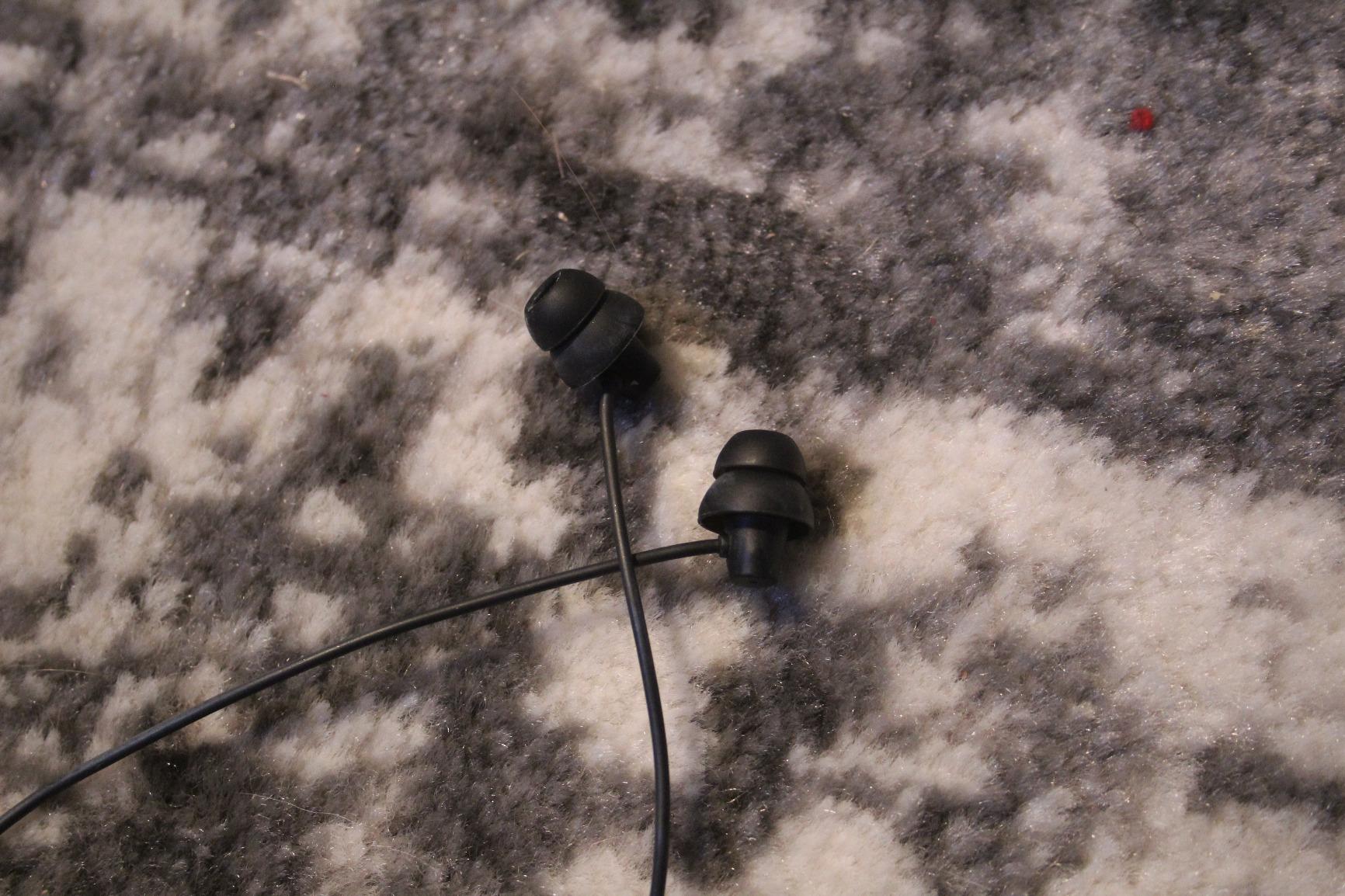 MAXROCK Sleep Earbuds,Ultra Soft Lightweight Sleep Earphones Headphones with Volume Control and Mic for Insomnia, Side Sleeper, Snoring, Air Travel, Meditation & Relaxation (Acid Blue) customer photo 1