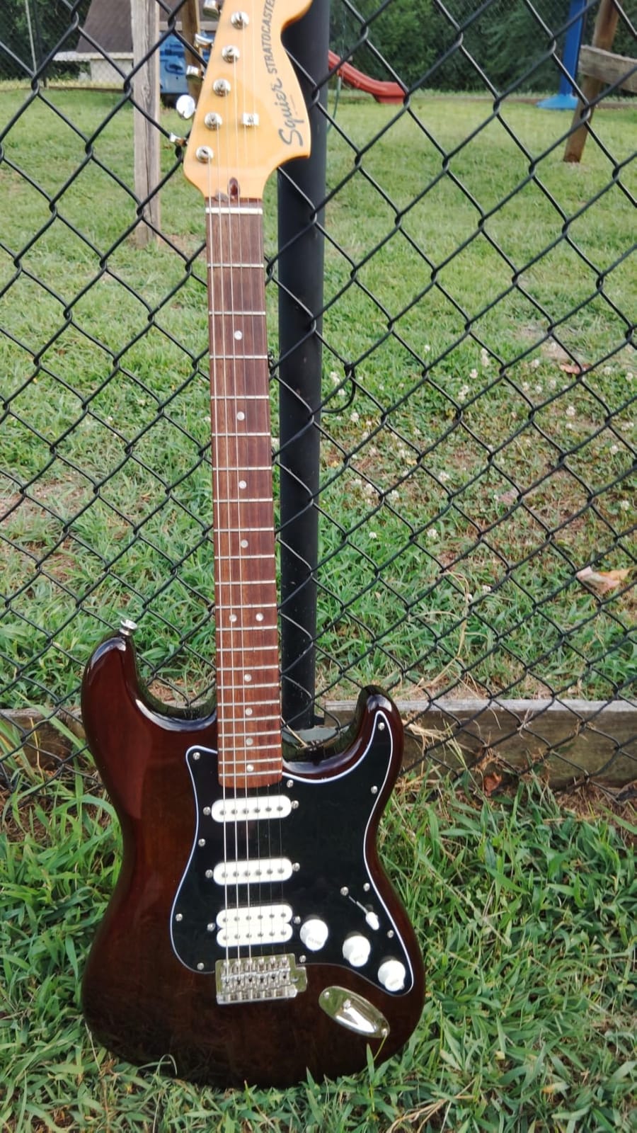 Squier Classic Vibe 60s Stratocaster Electric Guitar, Candy Apple Red customer photo 2