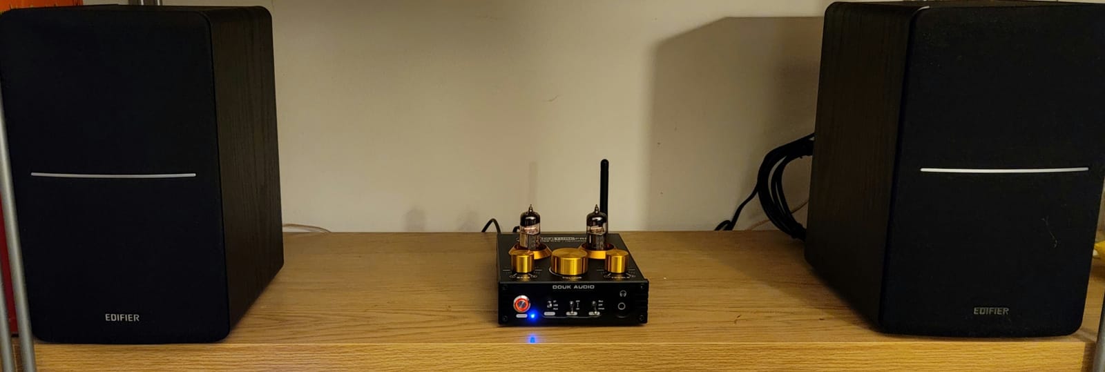 Douk Audio Bluetooth Tube Preamp: HiFi Stereo Preamplifier Receiver | Headphone Amp | USB DAC | Tone Control for Home Theater, Desktop Listening (P1) customer photo 2