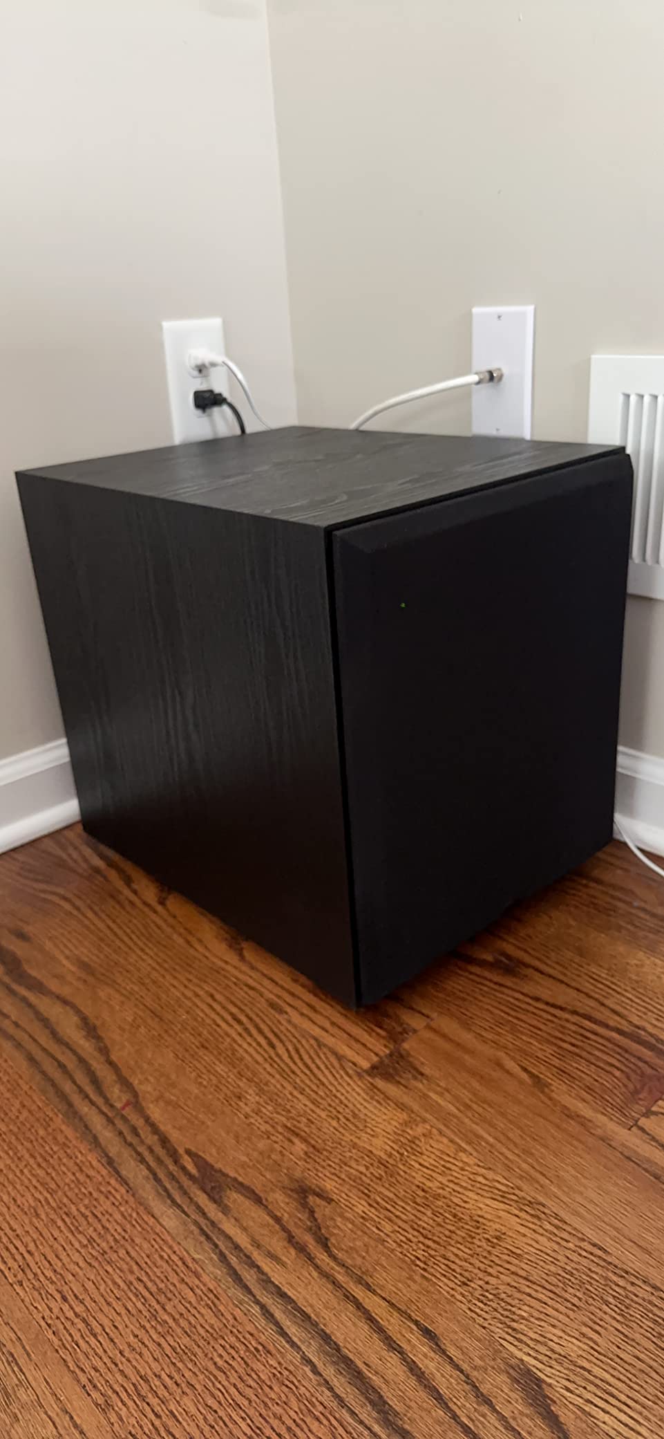 Klipsch Synergy Black Label Sub-100 10” Front-Firing Subwoofer with 150 Watts of continuous power, 300 watts of Dynamic Power, and All-Digital Amplifier for Powerful Home Theater Bass customer photo 1