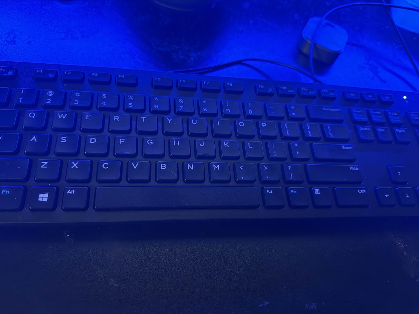 Amazon Basics Wired QWERTY Keyboard, Works with Windows, Plug and Play customer photo 1