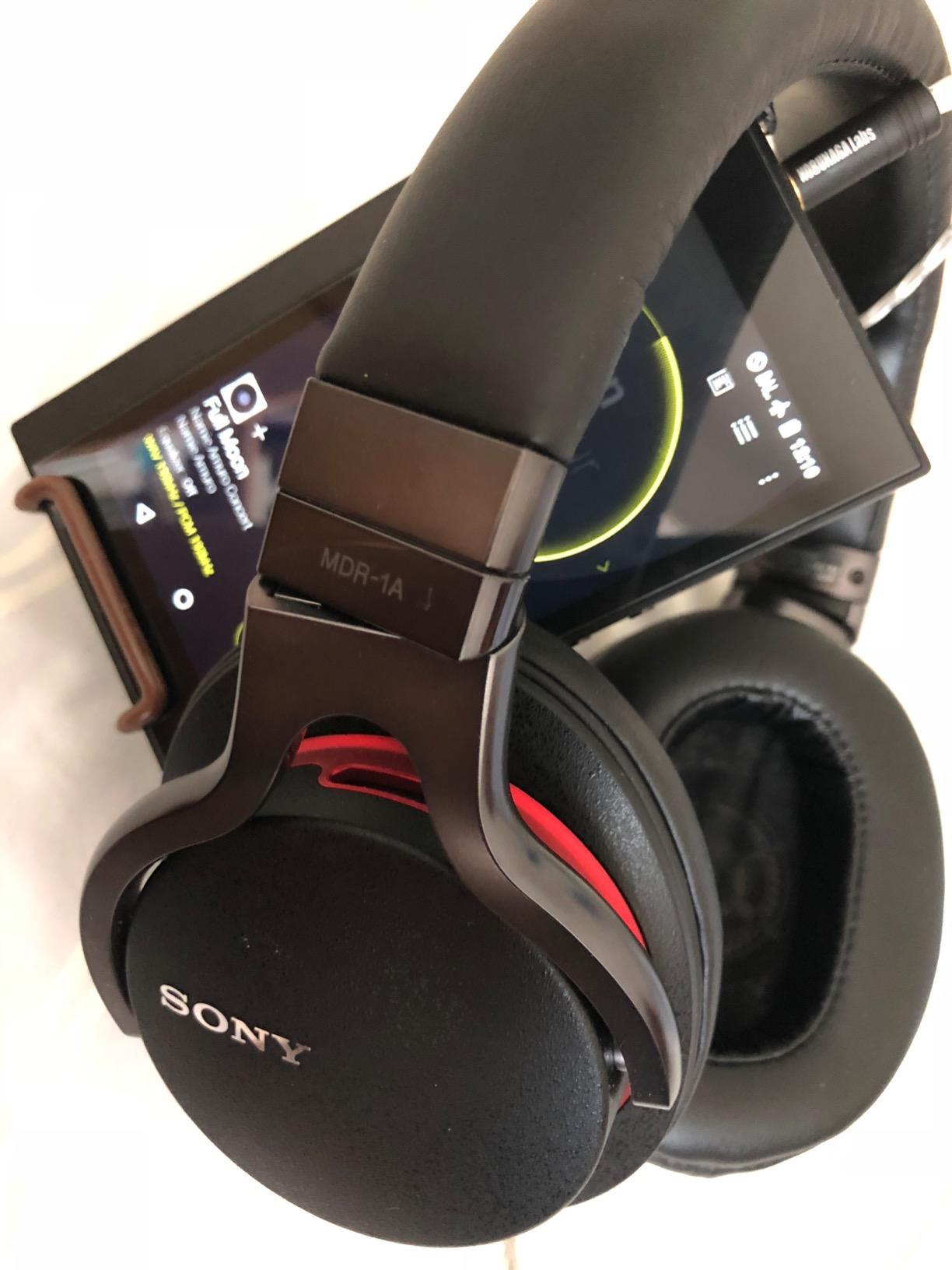 AKG Pro Audio K371 Wired Over-Ear, Closed-Back, Foldable Professional Recording Studio Headphones, Studio Monitor Mixing, Podcast, DJ Stereo Headsets, Black customer photo 2