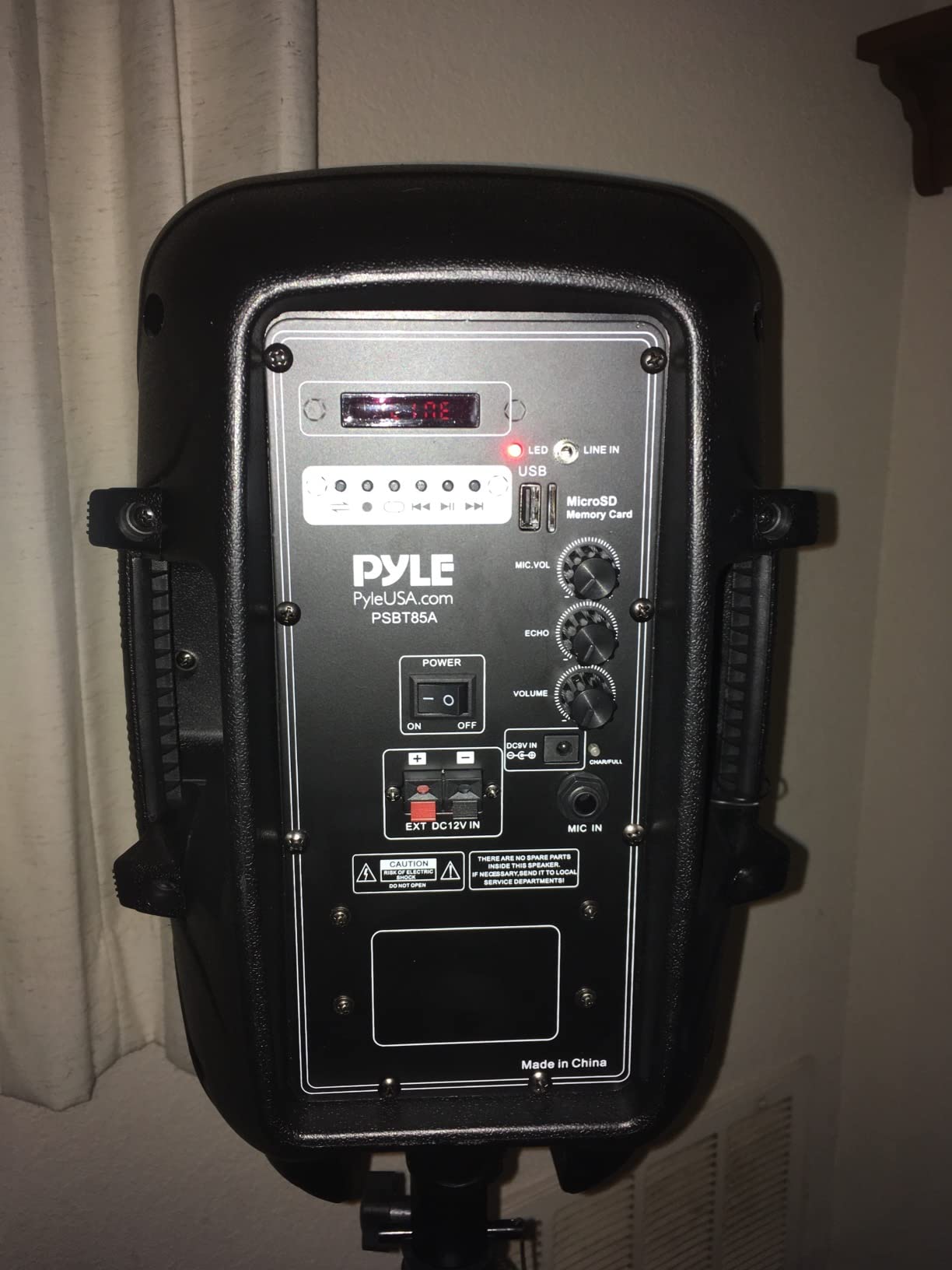 Pyle PSBT105A - 1000W Portable Bluetooth PA Speaker, 10'' Subwoofer, UHF Wireless Mic, MP3/USB/SD, Rechargeable Battery, LED Battery Indicator Lights, Black customer photo 1