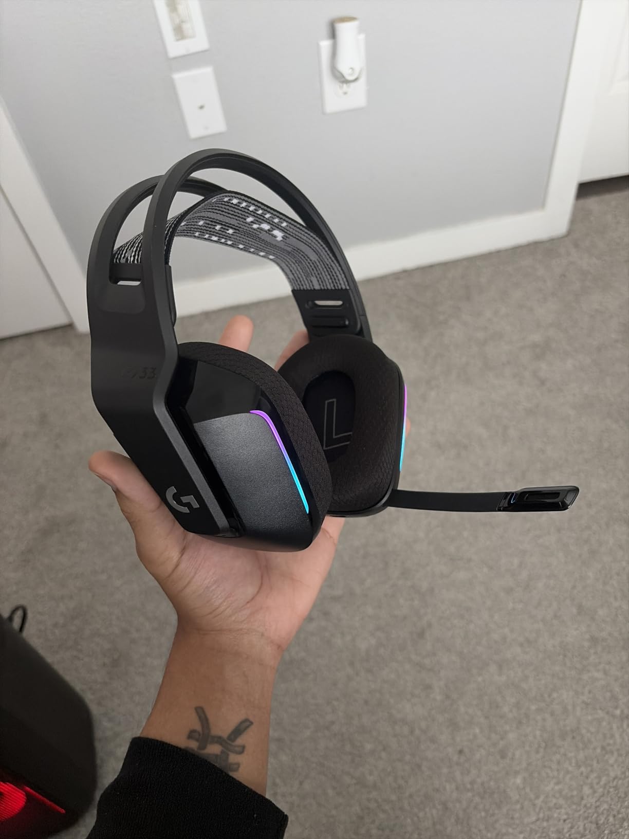 Logitech G733 Lightspeed Wireless Gaming Headset - Black customer photo 1