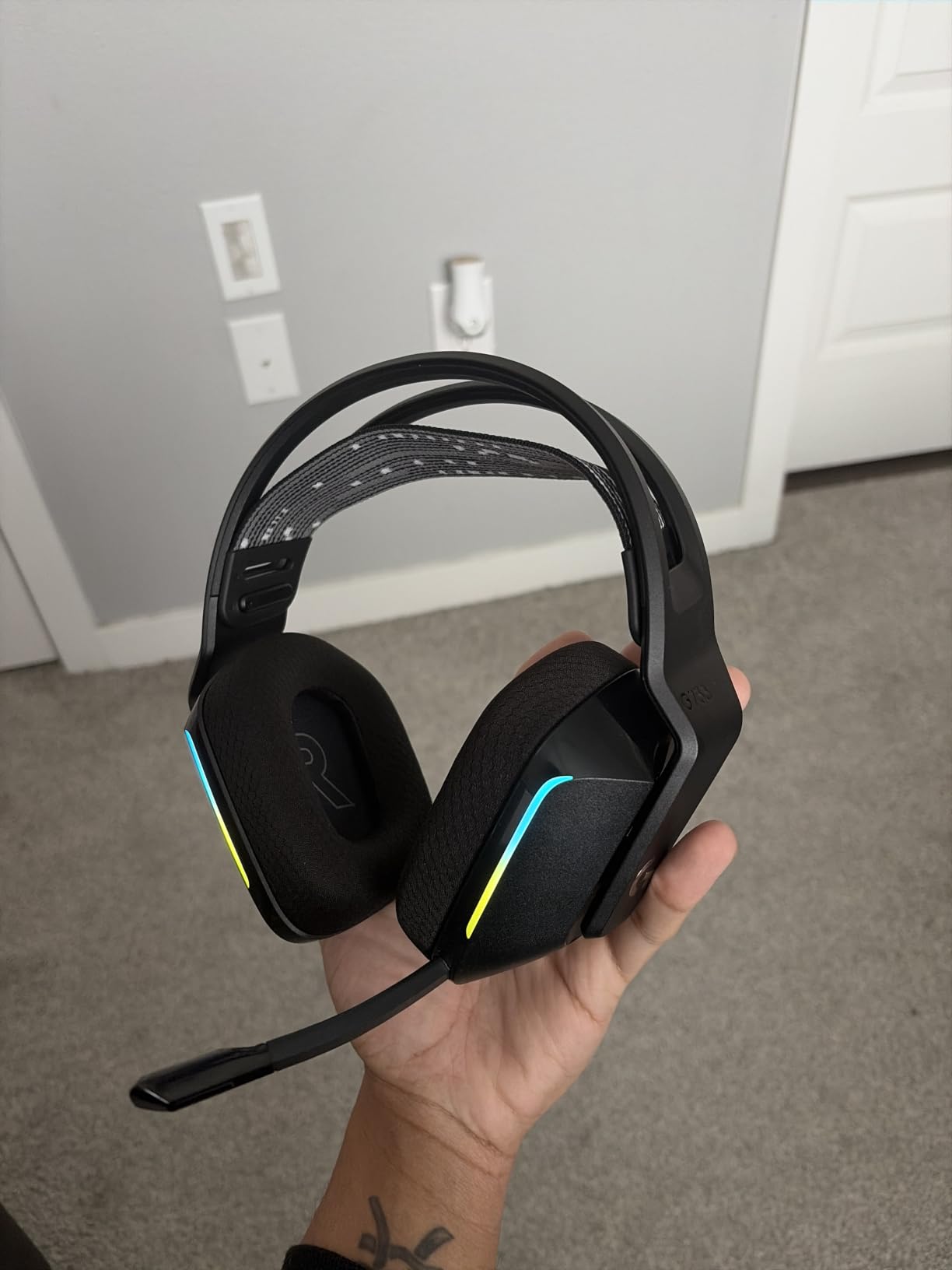 Logitech G733 Lightspeed Wireless Gaming Headset - White customer photo 2