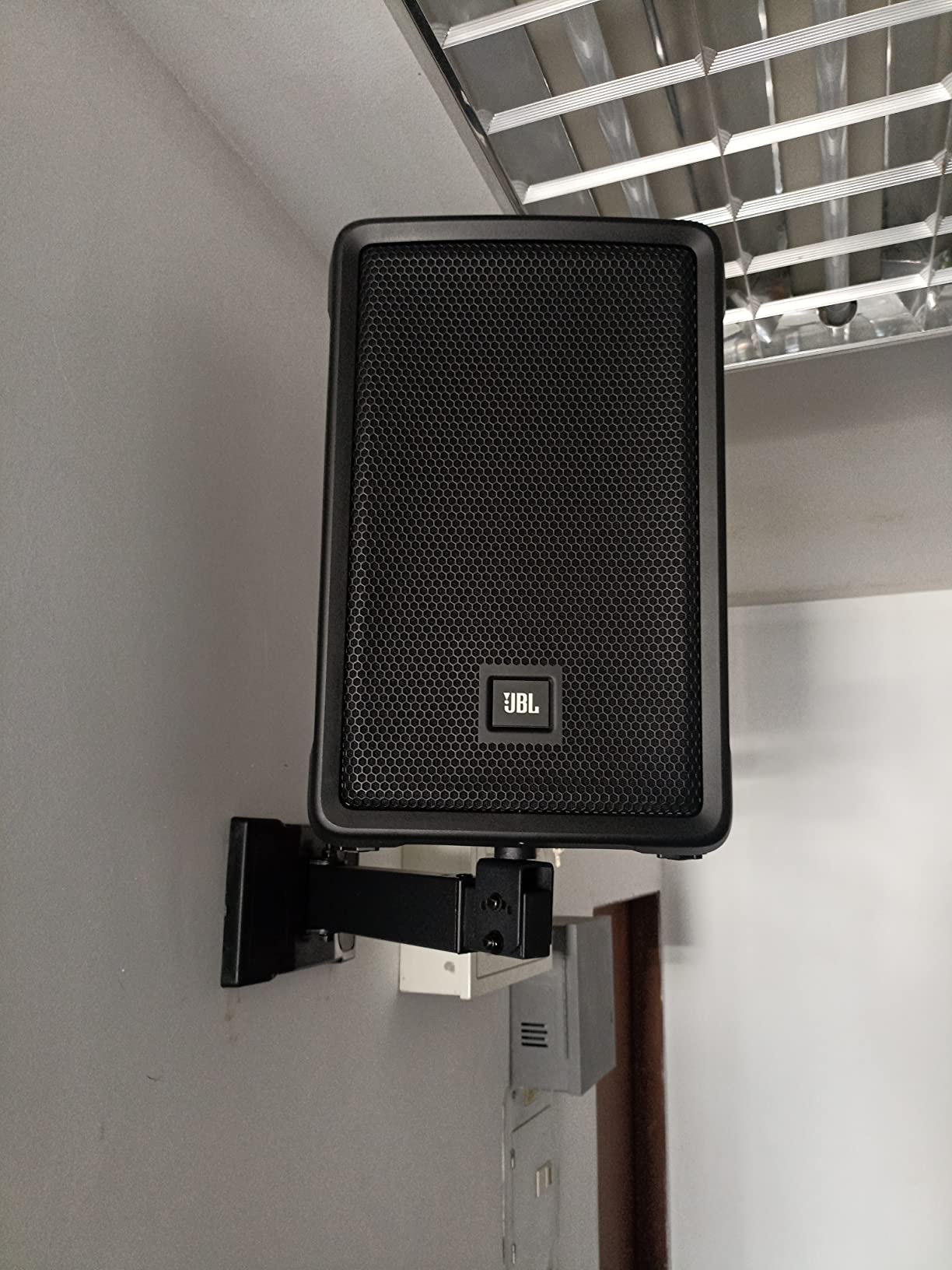 JBL Professional IRX112BT Powered PA Speaker, Portable Loudspeaker with Bluetooth, 10 Inch Woofer, 1300 Watt, Mobile DJ, Musicians, Small Venues, Ceremonies and Sports Events, Black customer photo 2