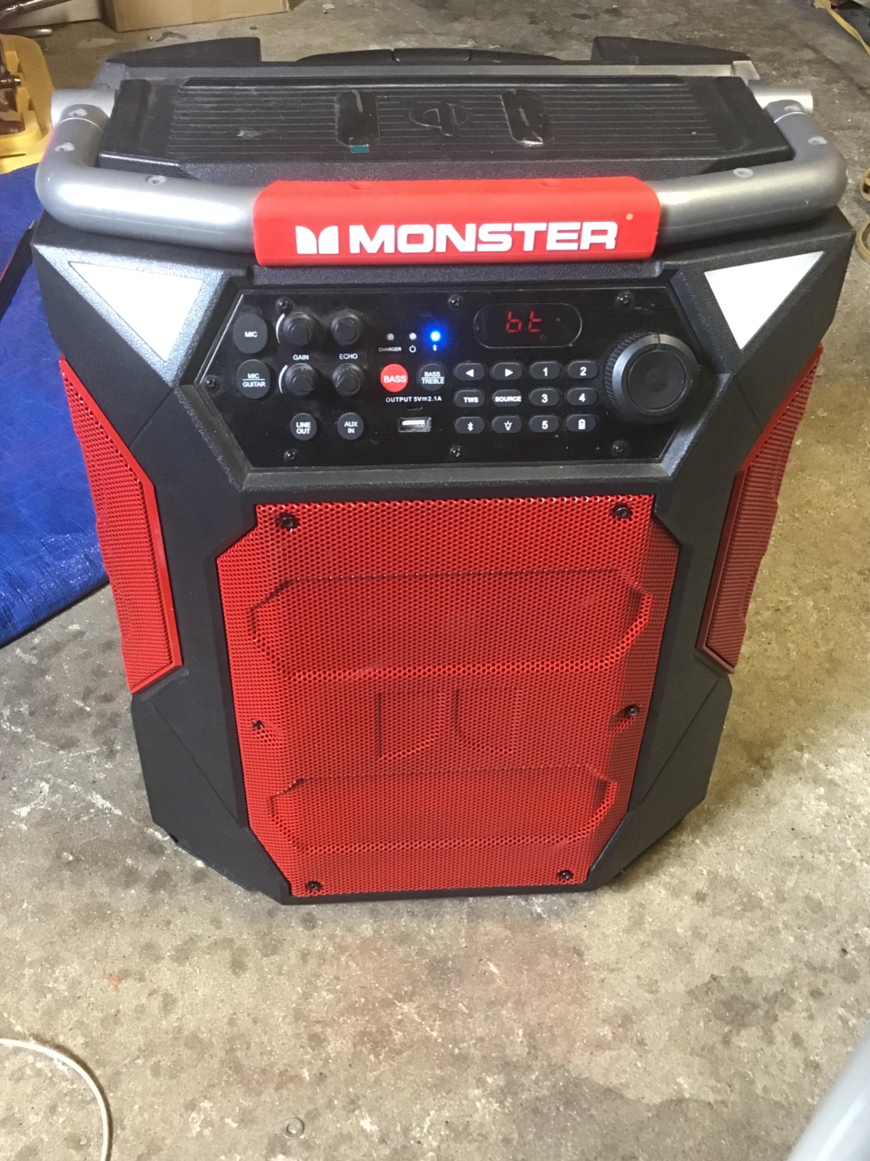Monster Rockin’ Roller 270 Indoor/Outdoor Portable Bluetooth Speaker | up to 200W of 270 Degree Sound & up to 100 Hours of Playtime customer photo 1