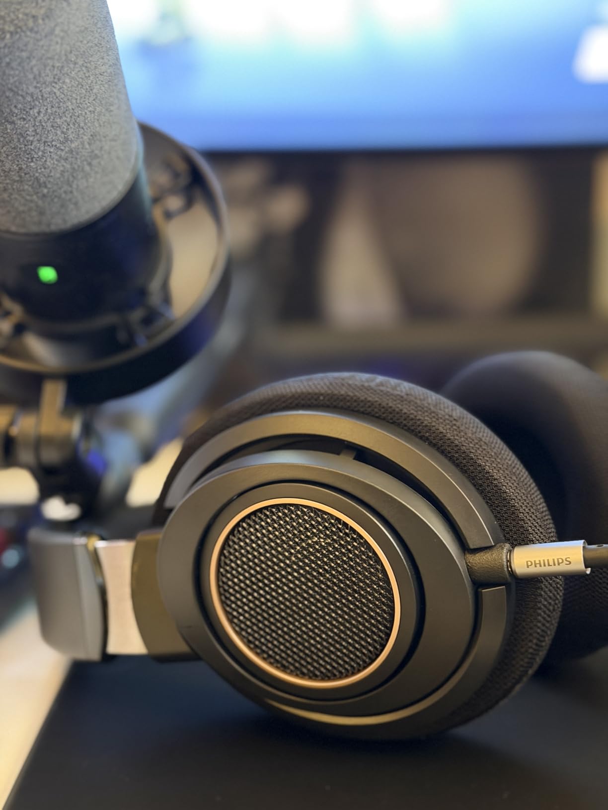 Philips Open Back Wired Headphones - Cushioned Over Ear Headphones with Adjustable Headband for Ultimate Comfort and Superior Sound Quality, Plugs into TV, Stereo or PC, Ideal for Podcasts or Music customer photo 2