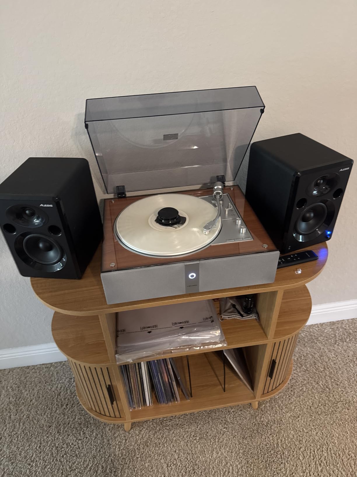 1 BY ONE Fully Automatic Record Player, All-in-One Vinyl Turntable customer photo 2