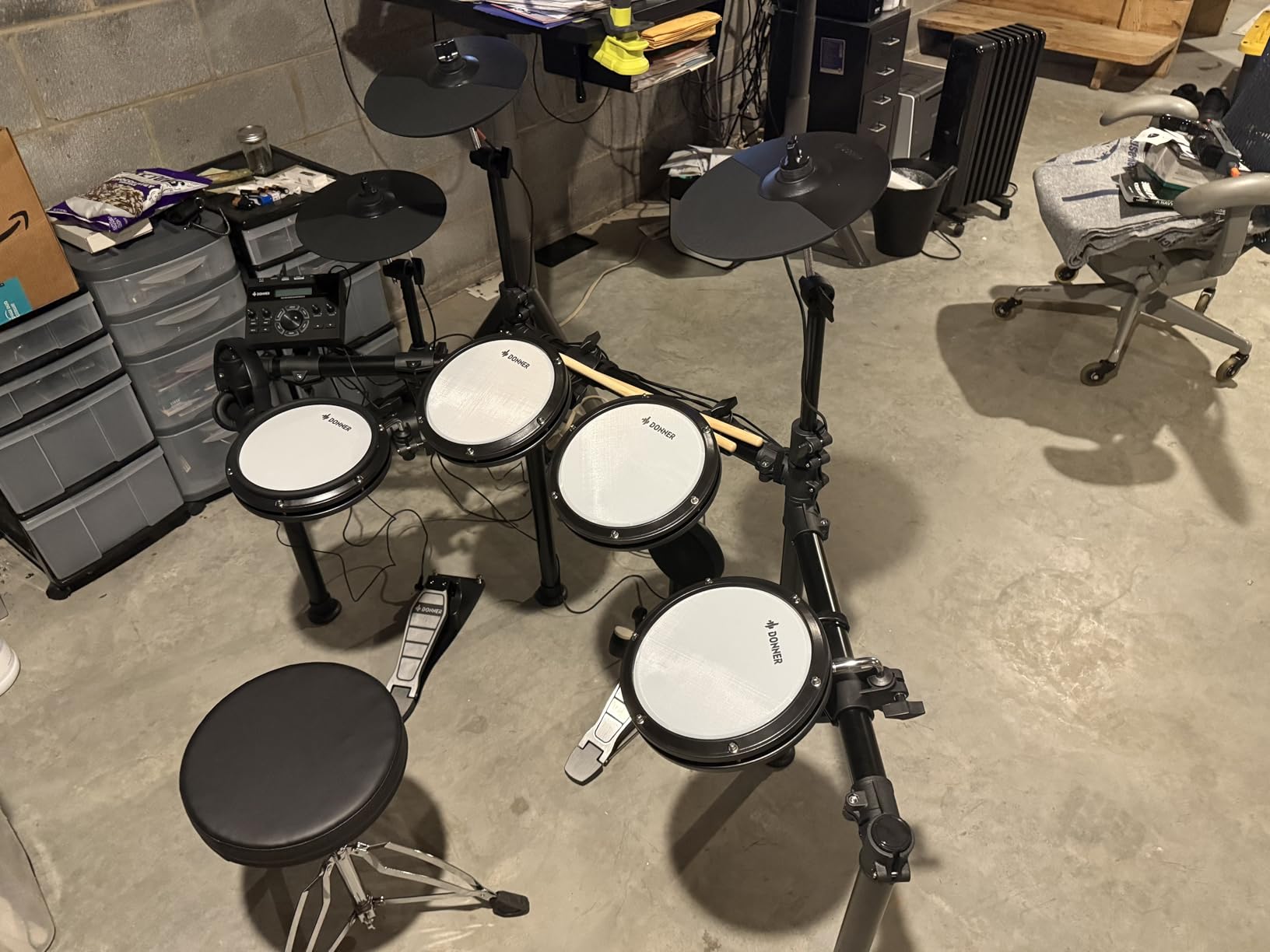 Donner DED-200 Electric Drum Sets with Quiet Mesh Drum Pads, 2 Cymbals w/Choke, 31 Kits and 450+ Sounds, Throne, Headphones, Sticks, USB MIDI, Melodics Lessons (5 Pads, 3 Cymbals) customer photo 1