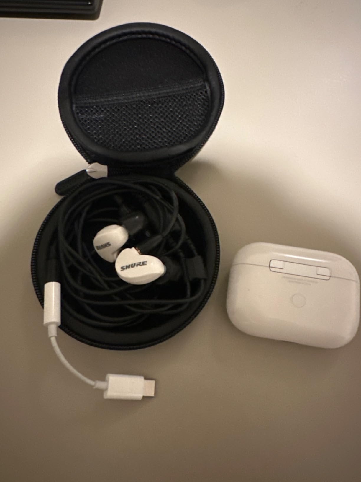 Shure AONIC 215 Wired Sound Isolating Earbuds, Clear Sound, Single Driver, Secure in-Ear Fit, Detachable Cable, Apple & Android Compatible, Black customer photo 1