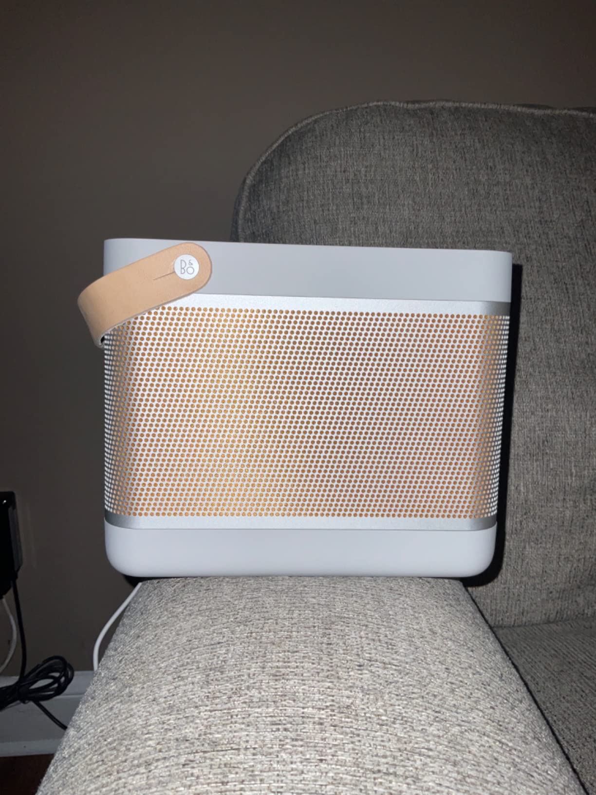 Bang & Olufsen Beolit 20 Portable Bluetooth Speaker - Grey Mist | Wireless Charging, Loud 360 Degree Sound, Home and Outdoor, Qi Phone Charger Pad customer photo 2