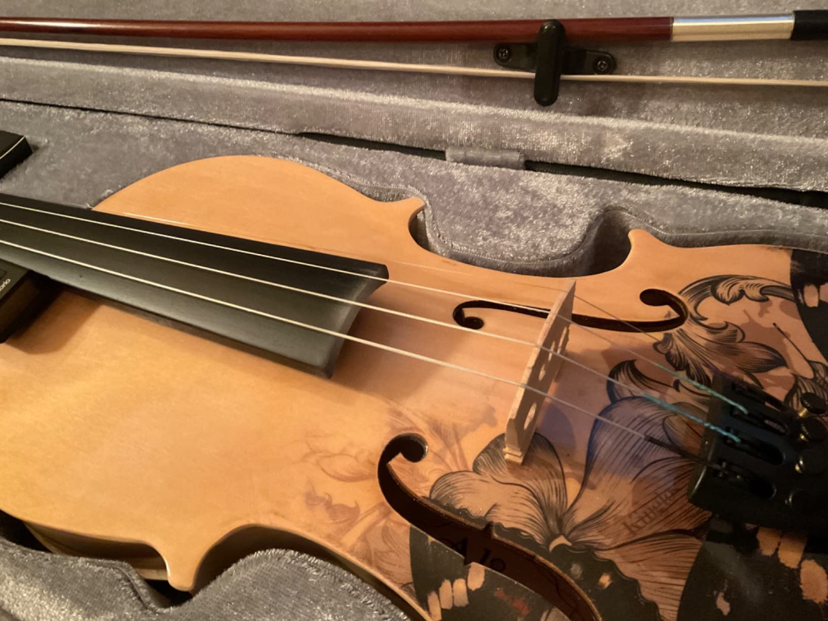 Aliyes Distinctive Artistic Violin Set Designed for Beginners/Students/adults with Hard Case,Bow,Extra Strings (4/4/Full-size) customer photo 2