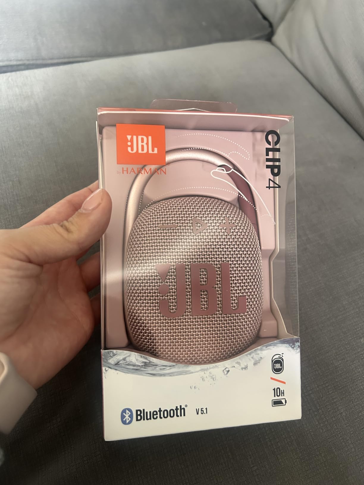 JBL Clip 4 - Portable Mini Bluetooth Speaker, big audio and punchy bass, integrated carabiner, IP67 waterproof and dustproof, 10 hours of playtime, speaker for home, outdoor and travel (Black) customer photo 2