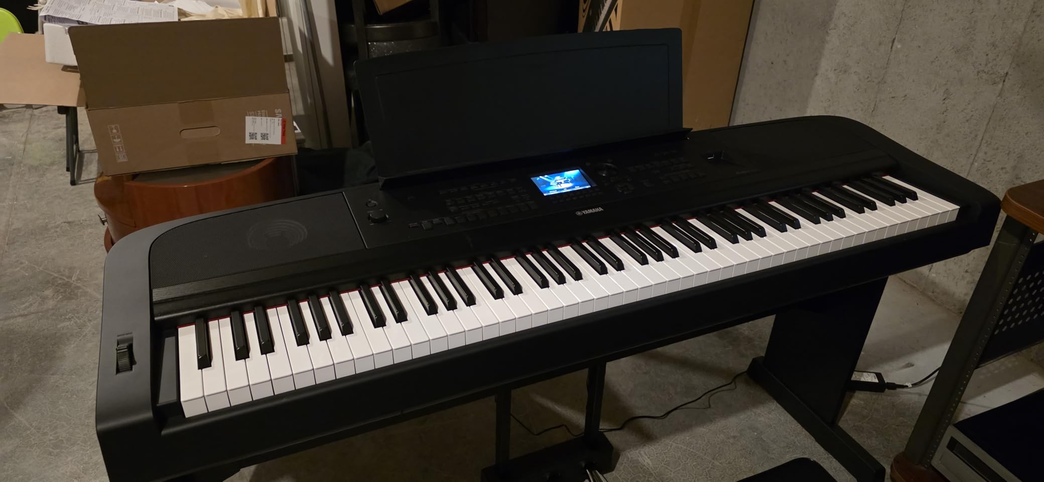 Yamaha DGX-670B 88-Key Weighted Digital Piano, Black customer photo 2
