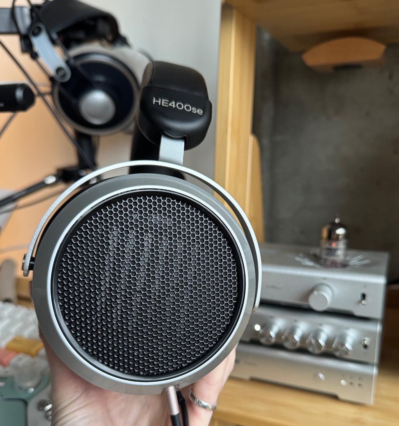 HIFIMAN HE400SE Stealth Magnets Version Over-Ear Open-Back Full-Size Planar Magnetic Wired Headphones for Audiophiles/Studio, Great-Sounding, Stereo, High Sensitivity, Comfortable, Sliver customer photo 2