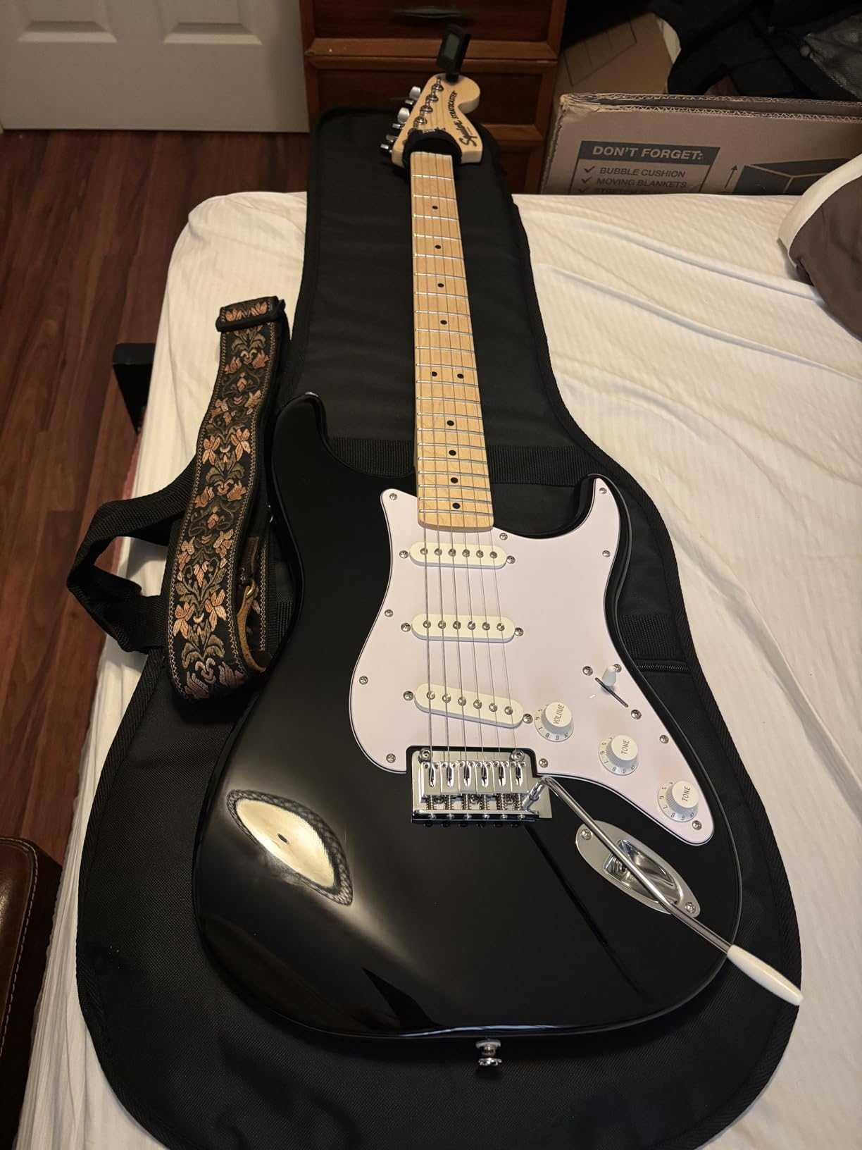 Squier Affinity Series Stratocaster Electric Guitar, 3-Color Sunburst customer photo 2