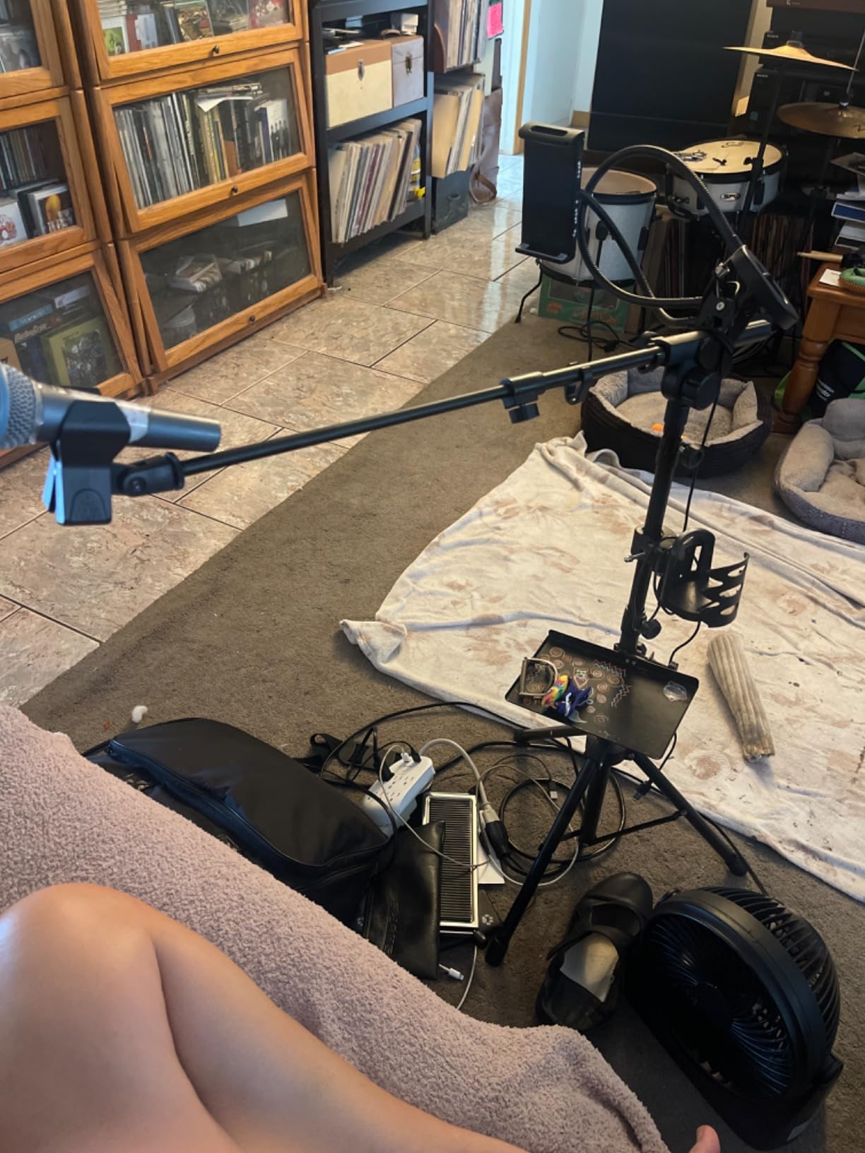 CAHAYA Mic Stand Floor Adjustable - Tripod Boom Arm Microphone Stand with Carrying Bag, 2 Mic Clips, 3/8