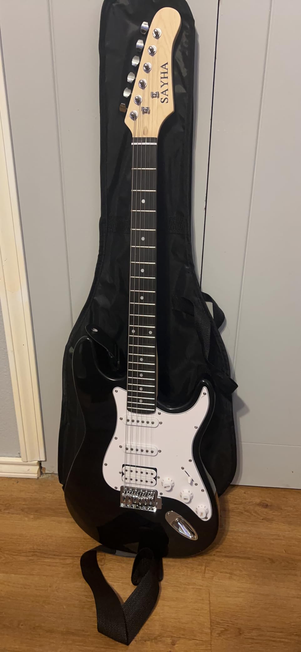 SAYHA Electric Guitar, 39 Inch Solid Full-size Electric Guitar HSS Pickups Starter Kit Includes Amplifier, Bag, Digital Tuner, Strap, String, Cable, Picks (Black) customer photo 1