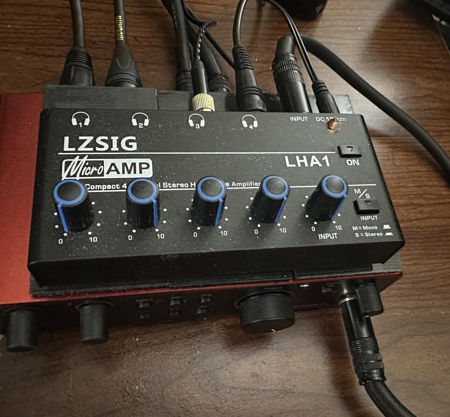 LZSIG Headphone Amplifier with Bass Boost, 4 Channel, 1 IN 4 OUT, DC 12V | Metal Stereo Audio Amplifier, Mini Earphone Splitter with Power Adapter customer photo 1