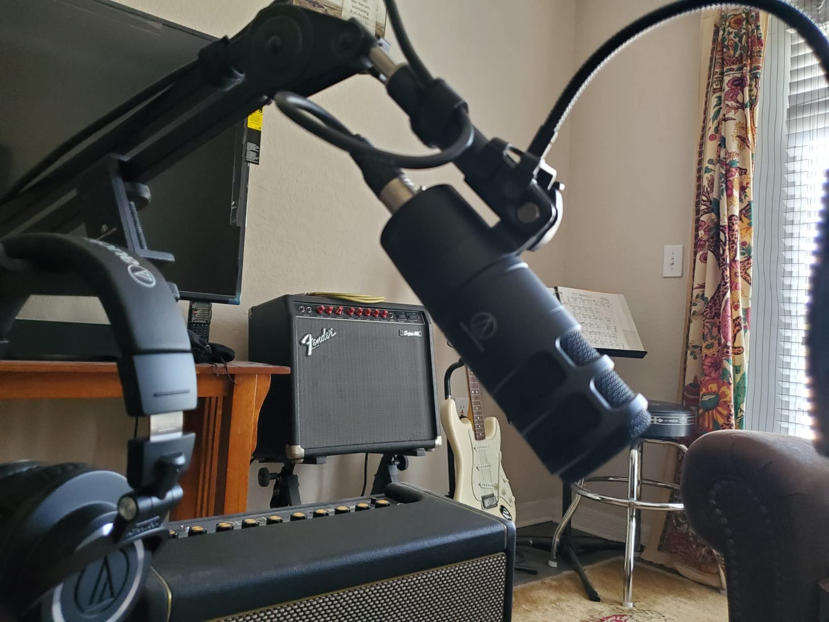 Audio-Technica AT2040 Hypercardioid Dynamic Podcast Microphone customer photo 1